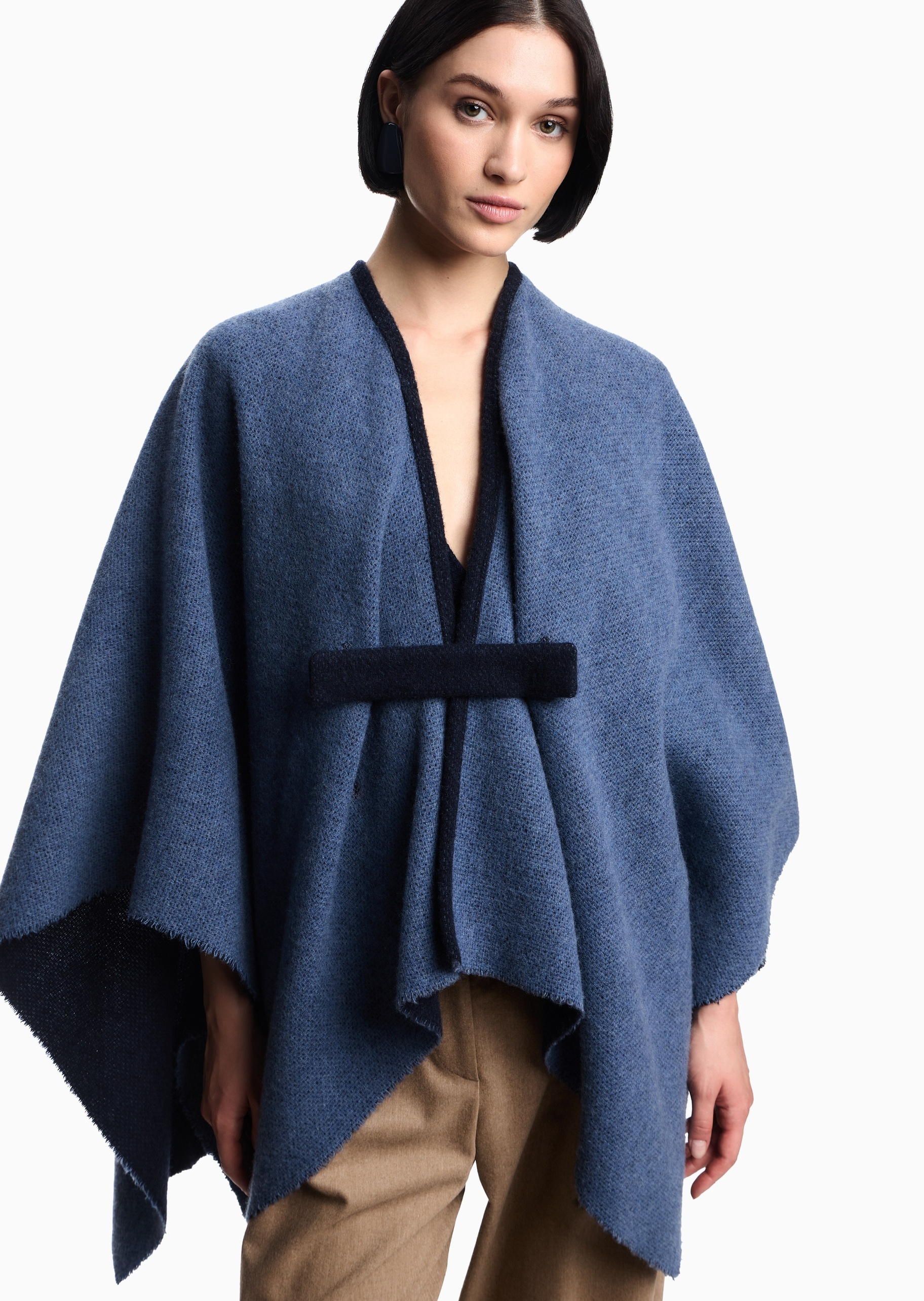 Emporio Armani 女士绵羊毛撞色保暖双面两用斗篷