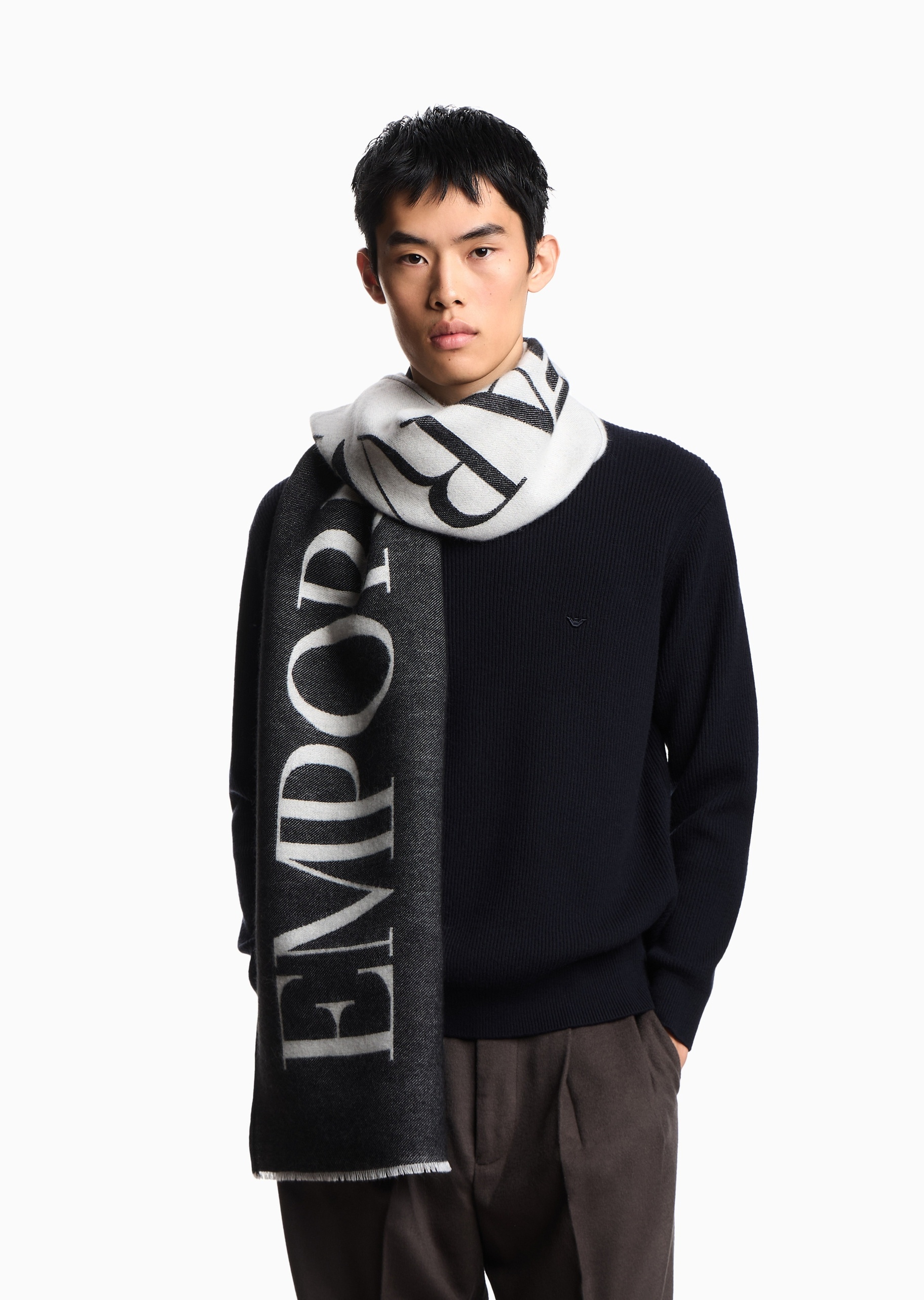 Emporio Armani 男士绵羊毛混纺撞色提花保暖围巾
