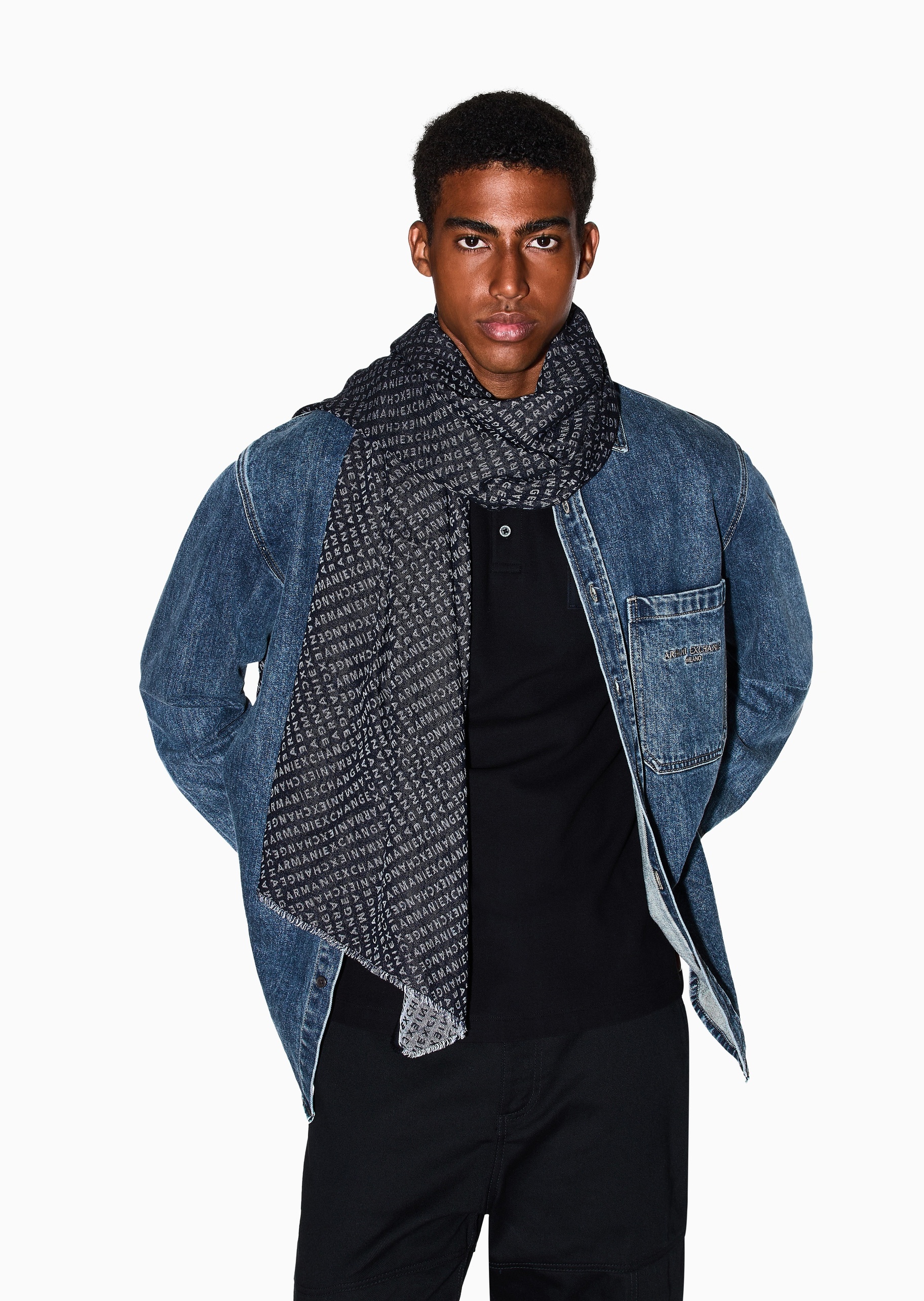 ARMANI EXCHANGE 男士长方形短穗满印字母时尚围巾
