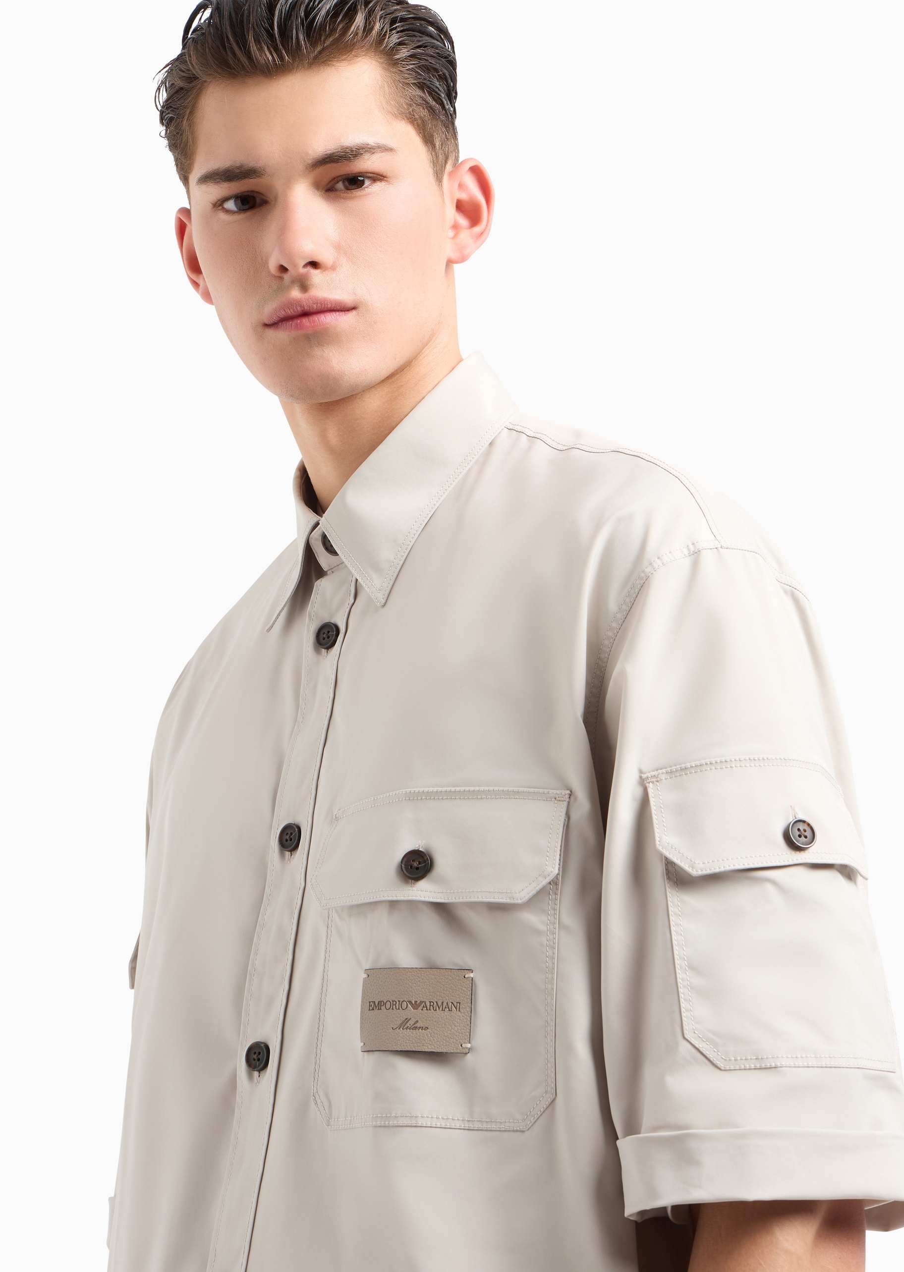 Emporio Armani 男士宽松短袖尖领叶廓形工装衬衫