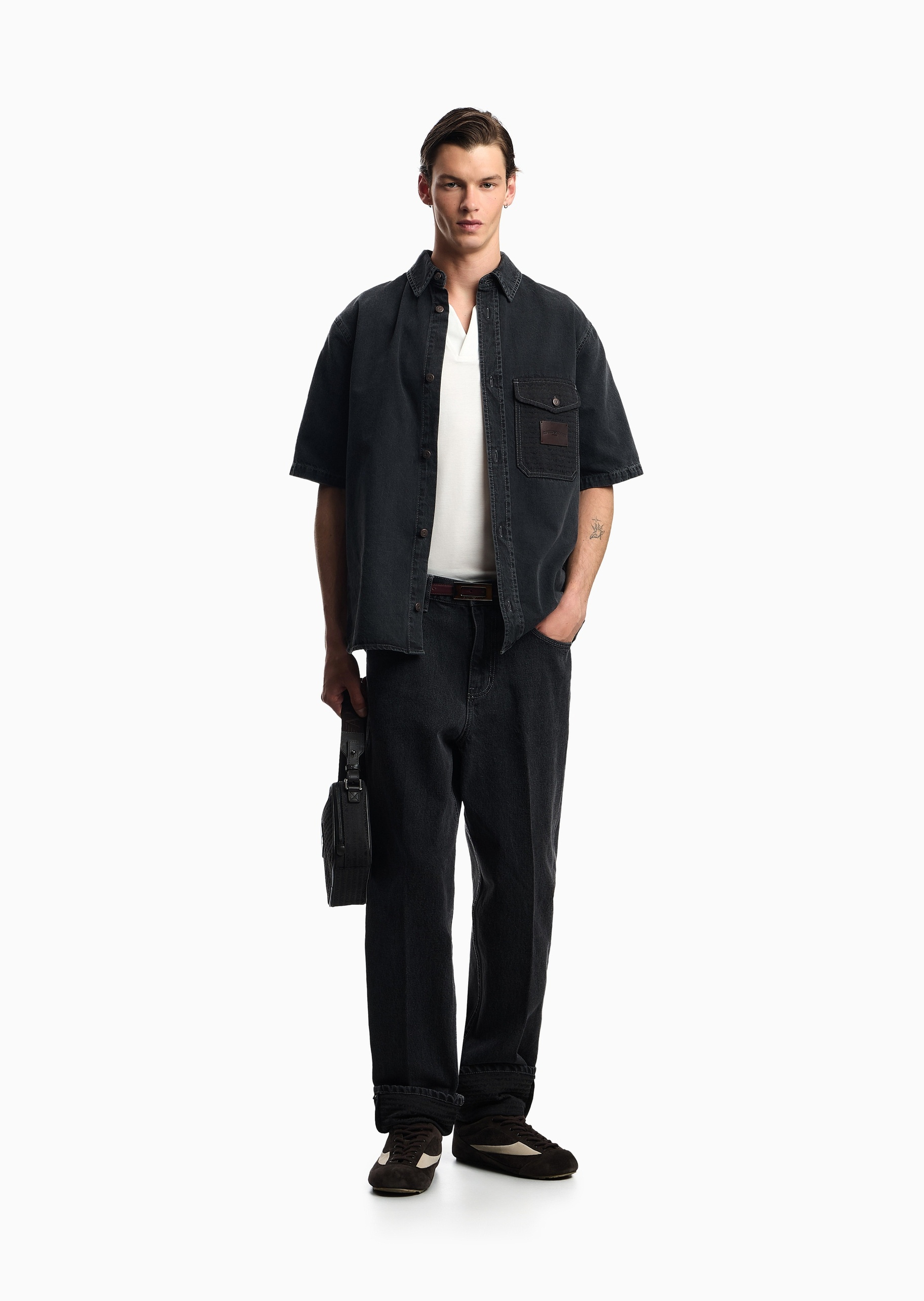 Emporio Armani 男士莱赛尔修身短袖V领纯色T恤衫