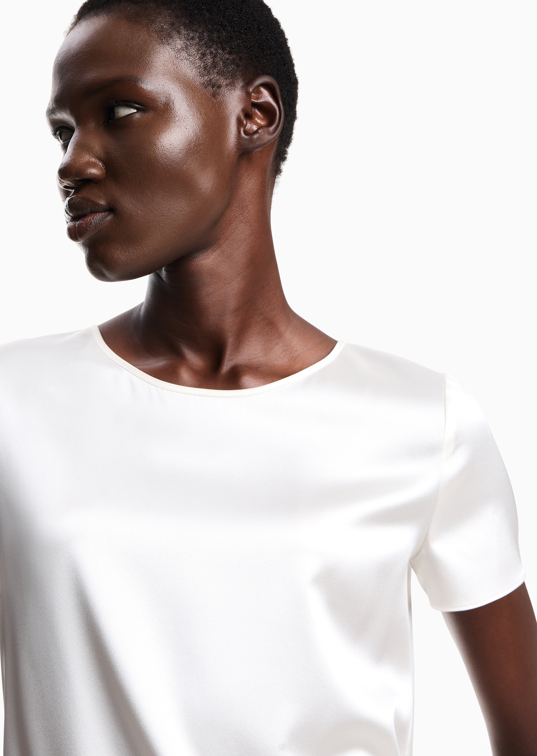 Emporio Armani 女士桑蚕丝合身短袖圆领纯色上衣