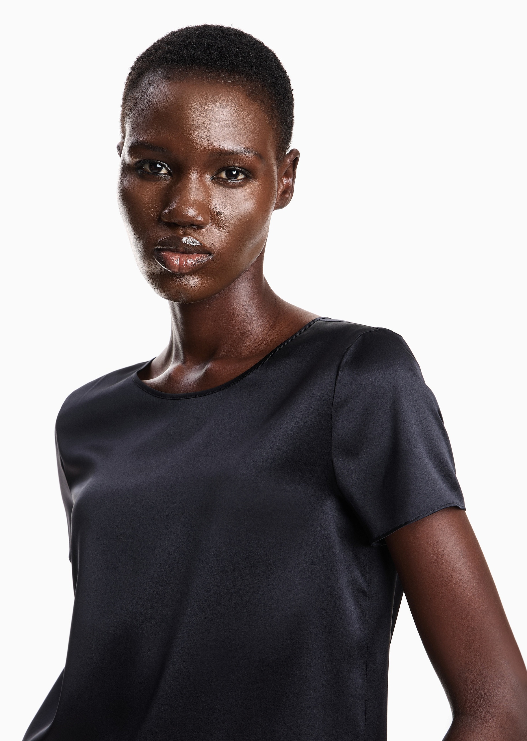 Emporio Armani 女士桑蚕丝合身短袖圆领纯色上衣