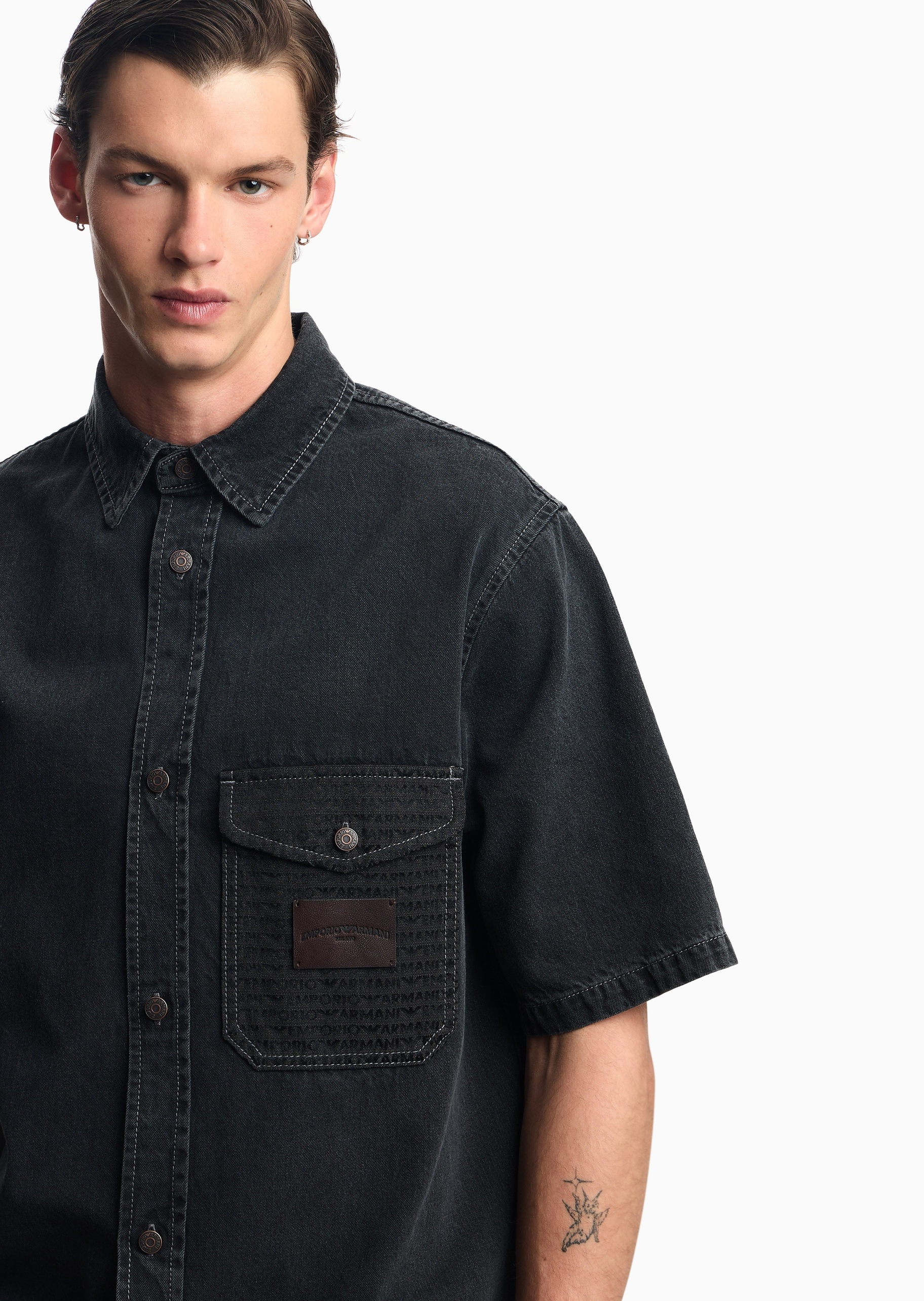 Emporio Armani 男士宽松短袖翻领复古廓形牛仔衬衫