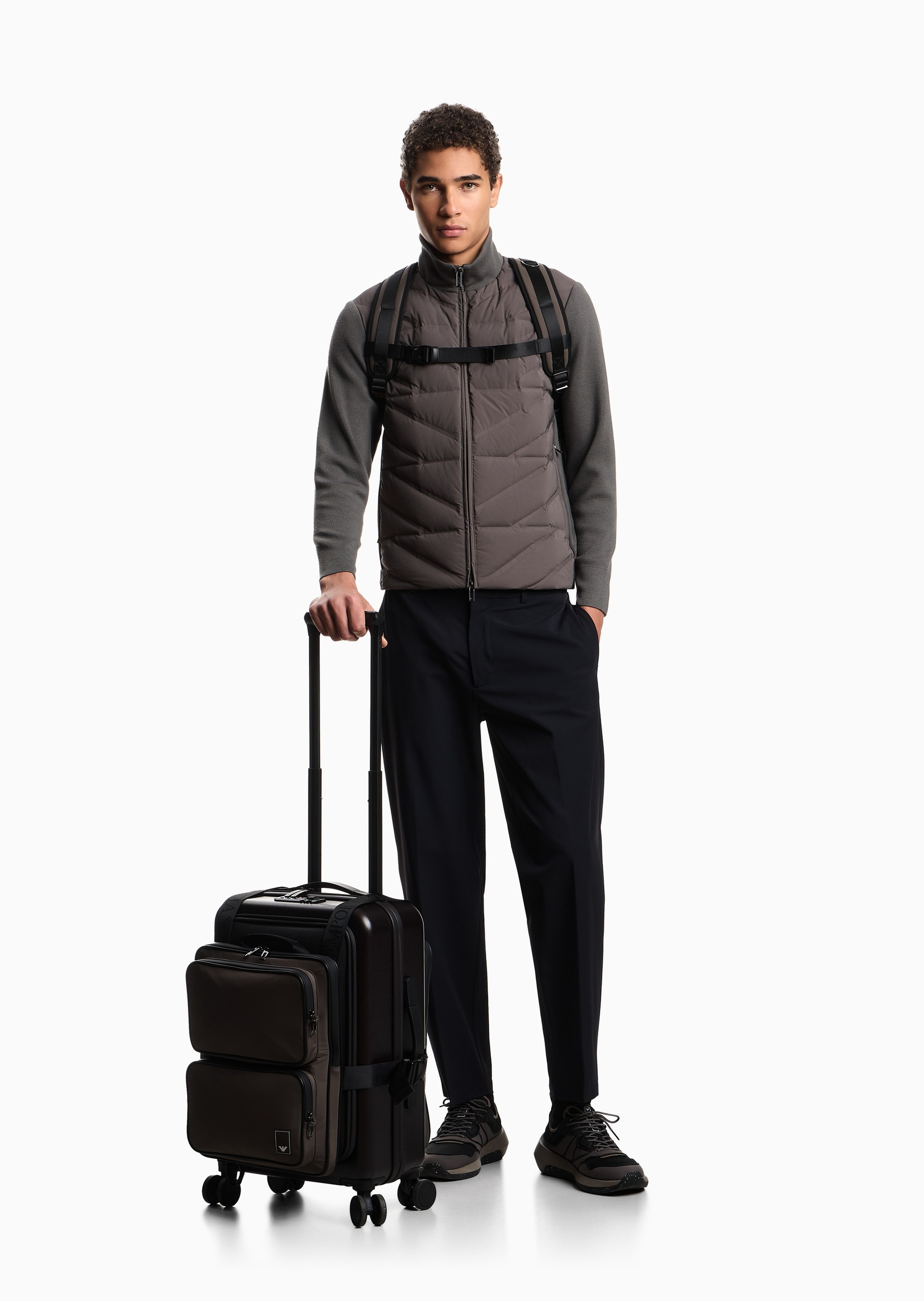 Emporio Armani 男士短款轻薄长袖立领假两件拉链门襟羽绒服