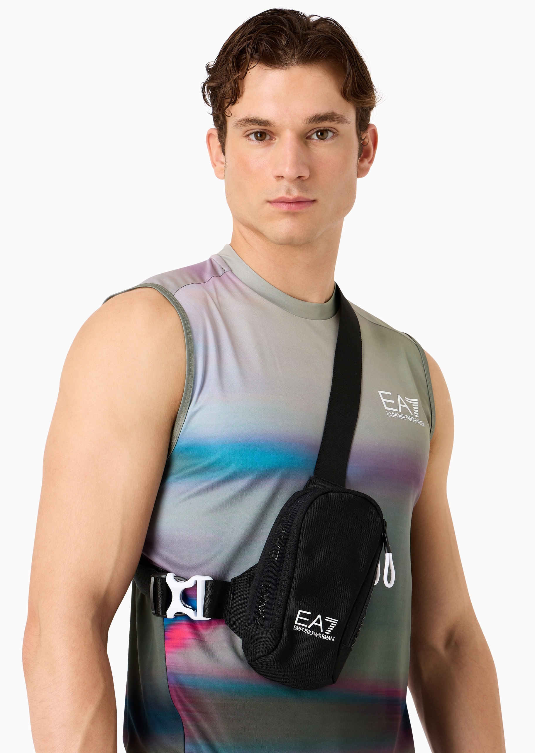 EA7 男士拉链可调节插扣肩带印花健身斜挎包
