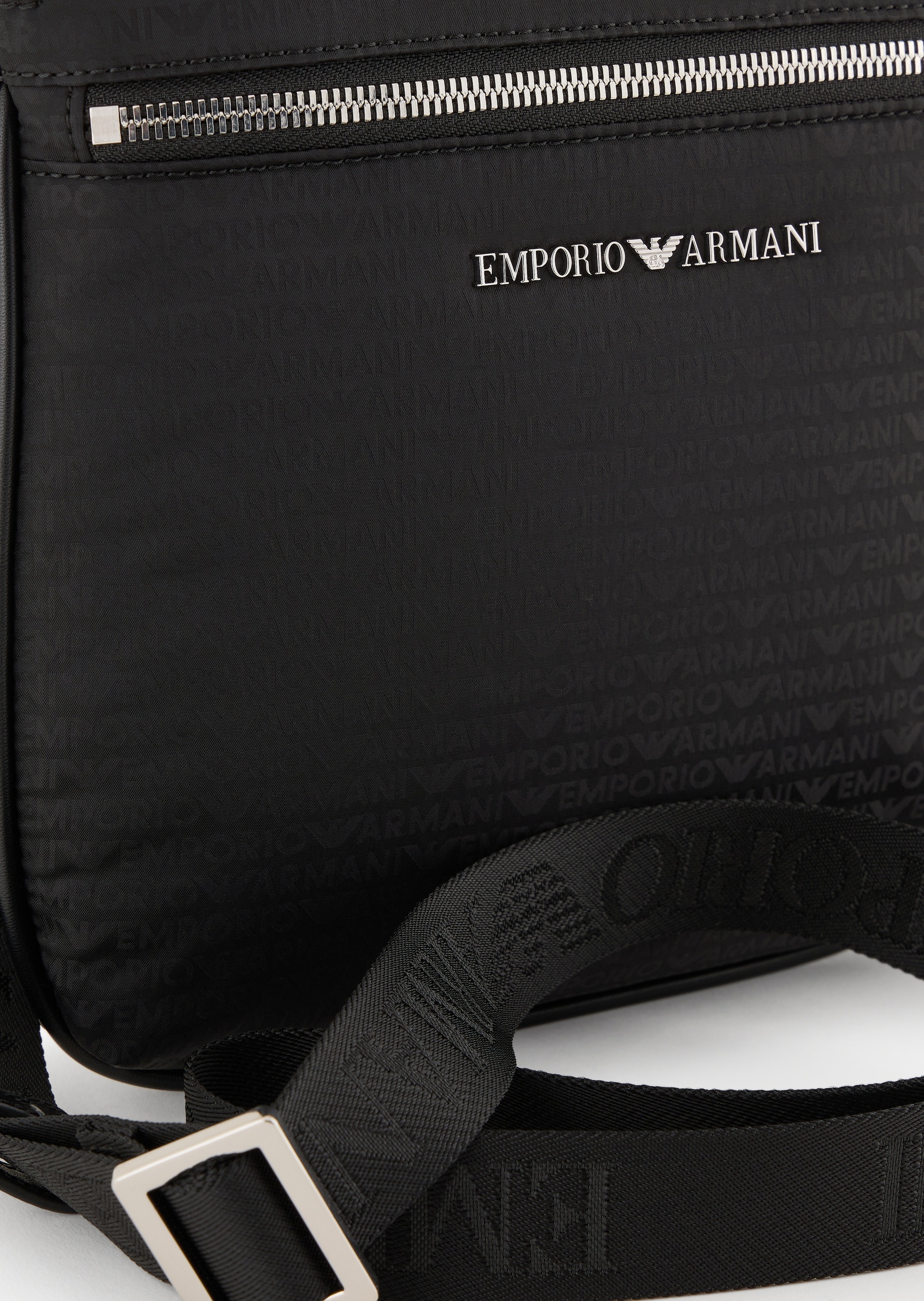 Emporio Armani 男士拉链扁平可调节肩带提花单肩斜挎邮差包