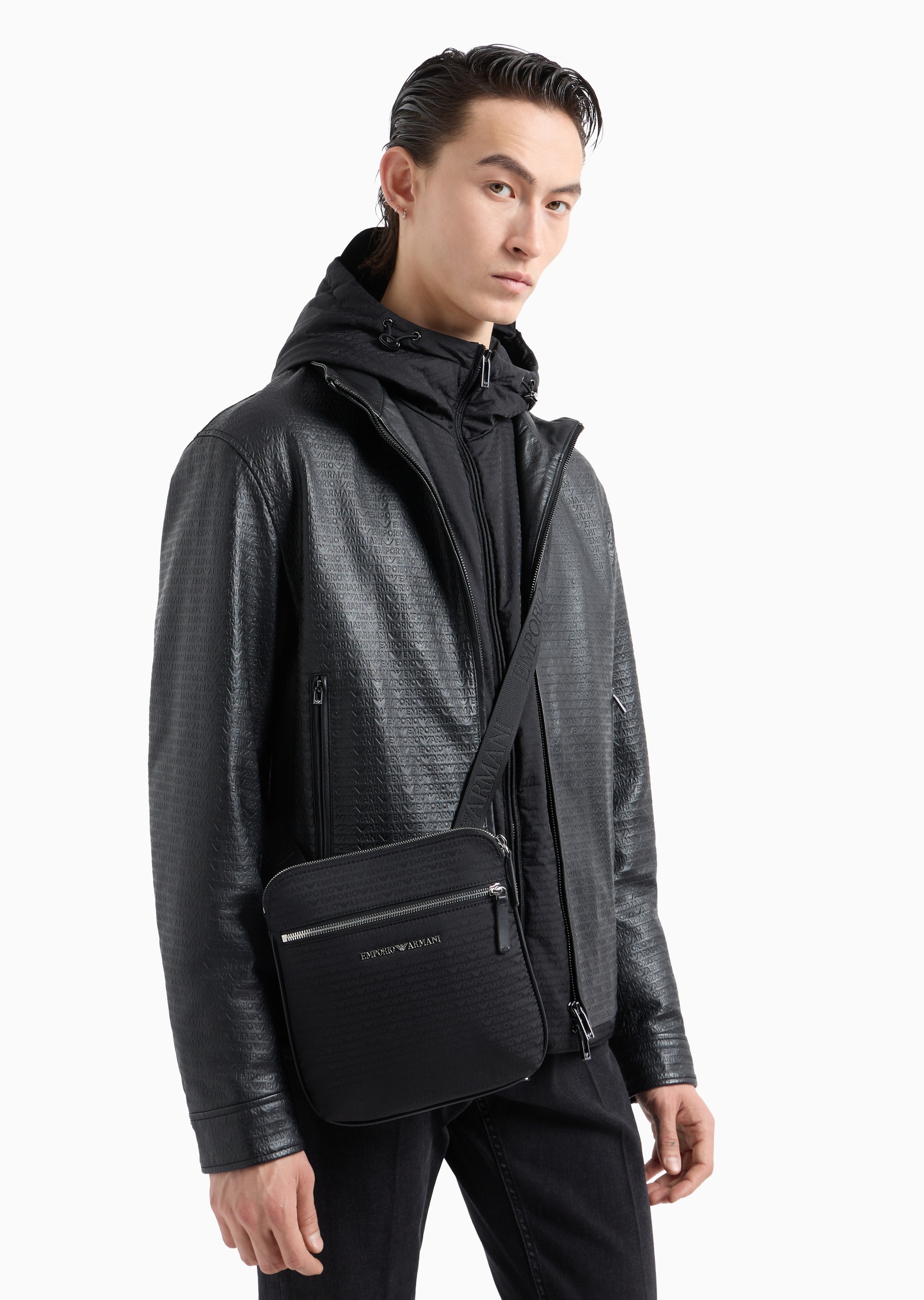 Emporio Armani 男士拉链扁平可调节肩带提花单肩斜挎邮差包