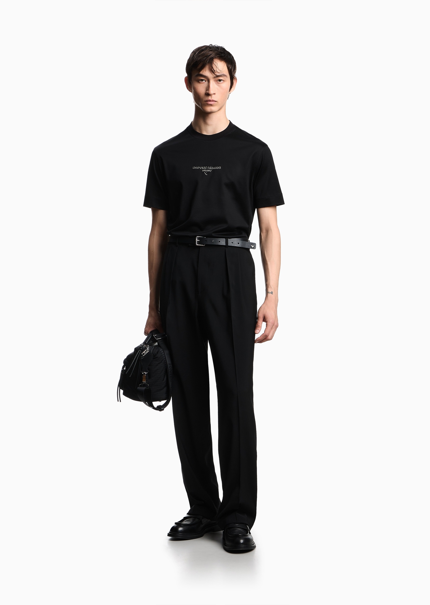 Emporio Armani 男士莱赛尔合身短袖圆领正肩T恤