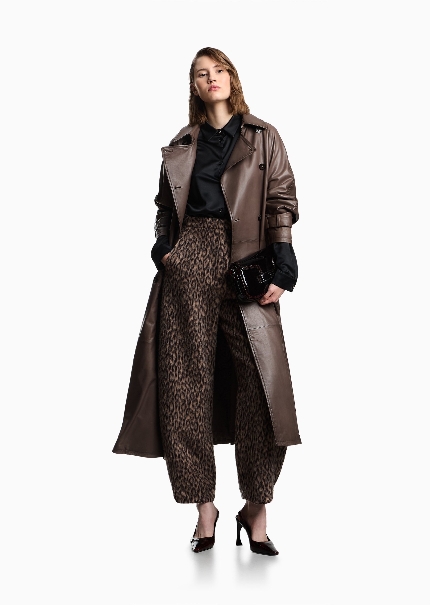 Emporio Armani 女士修身长袖翻领纽扣门襟纯色衬衫