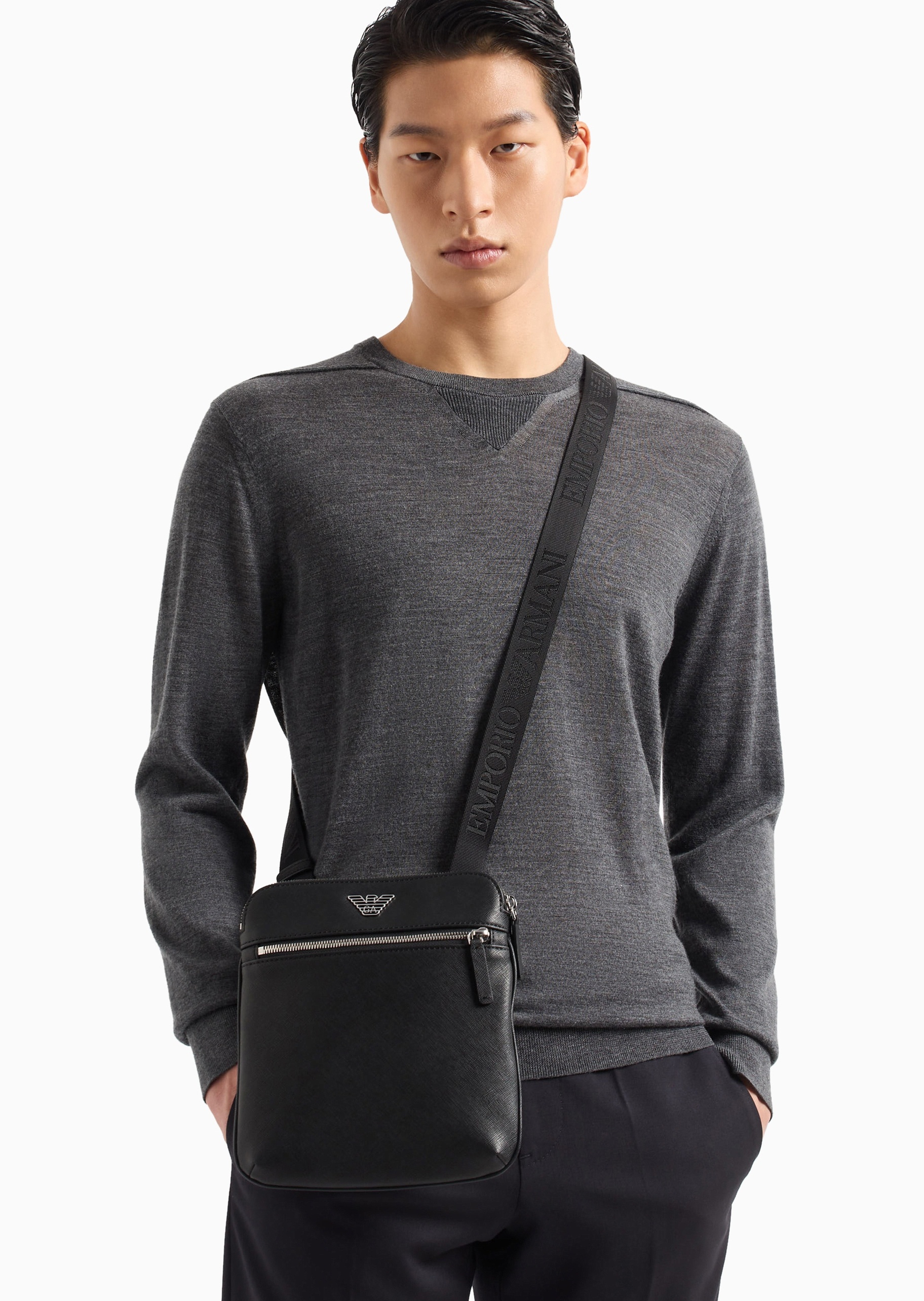 Emporio Armani 男士商务休闲通勤时尚单肩斜挎邮差包