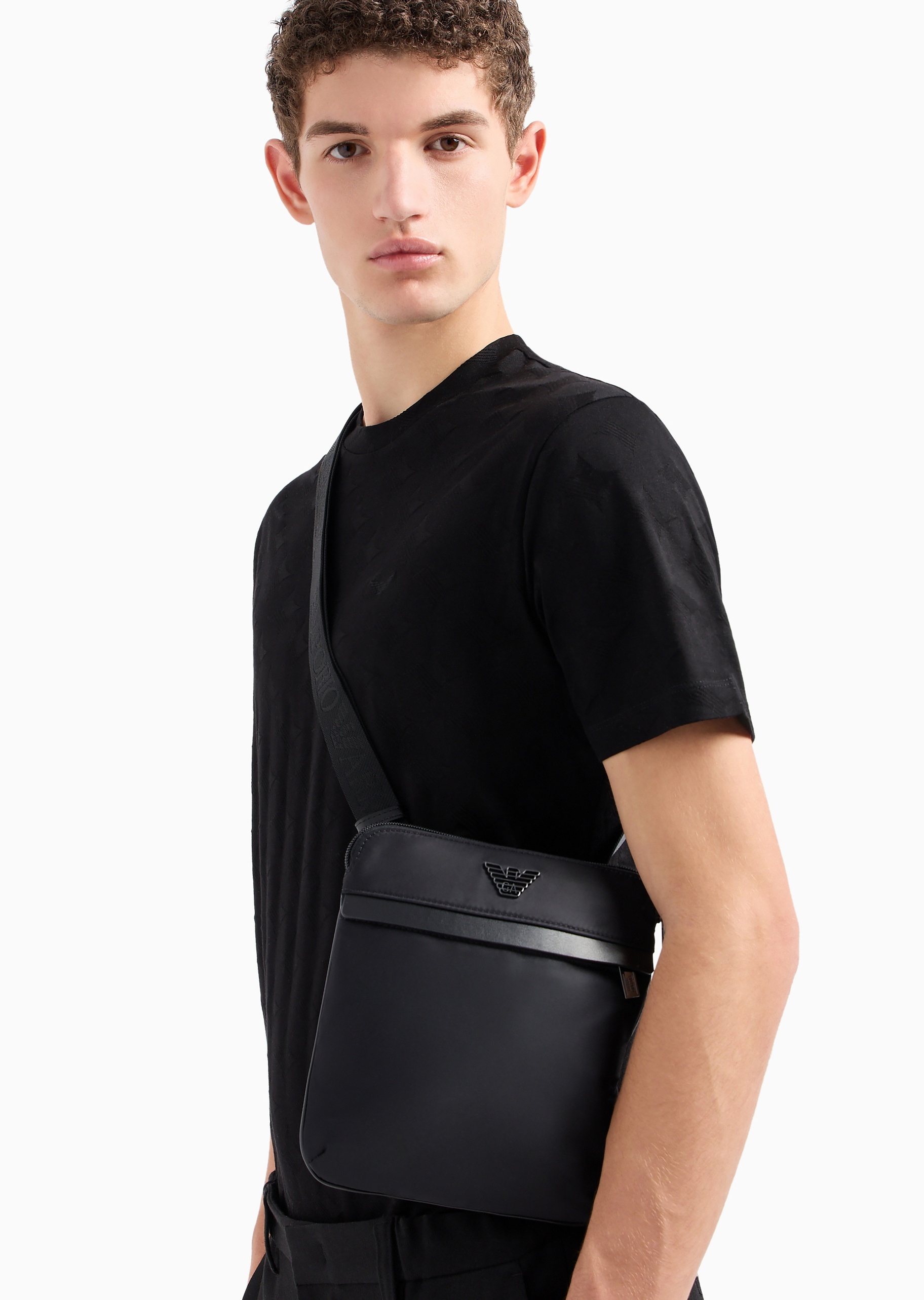 Emporio Armani 男士商务休闲通勤绅士单肩斜挎邮差包