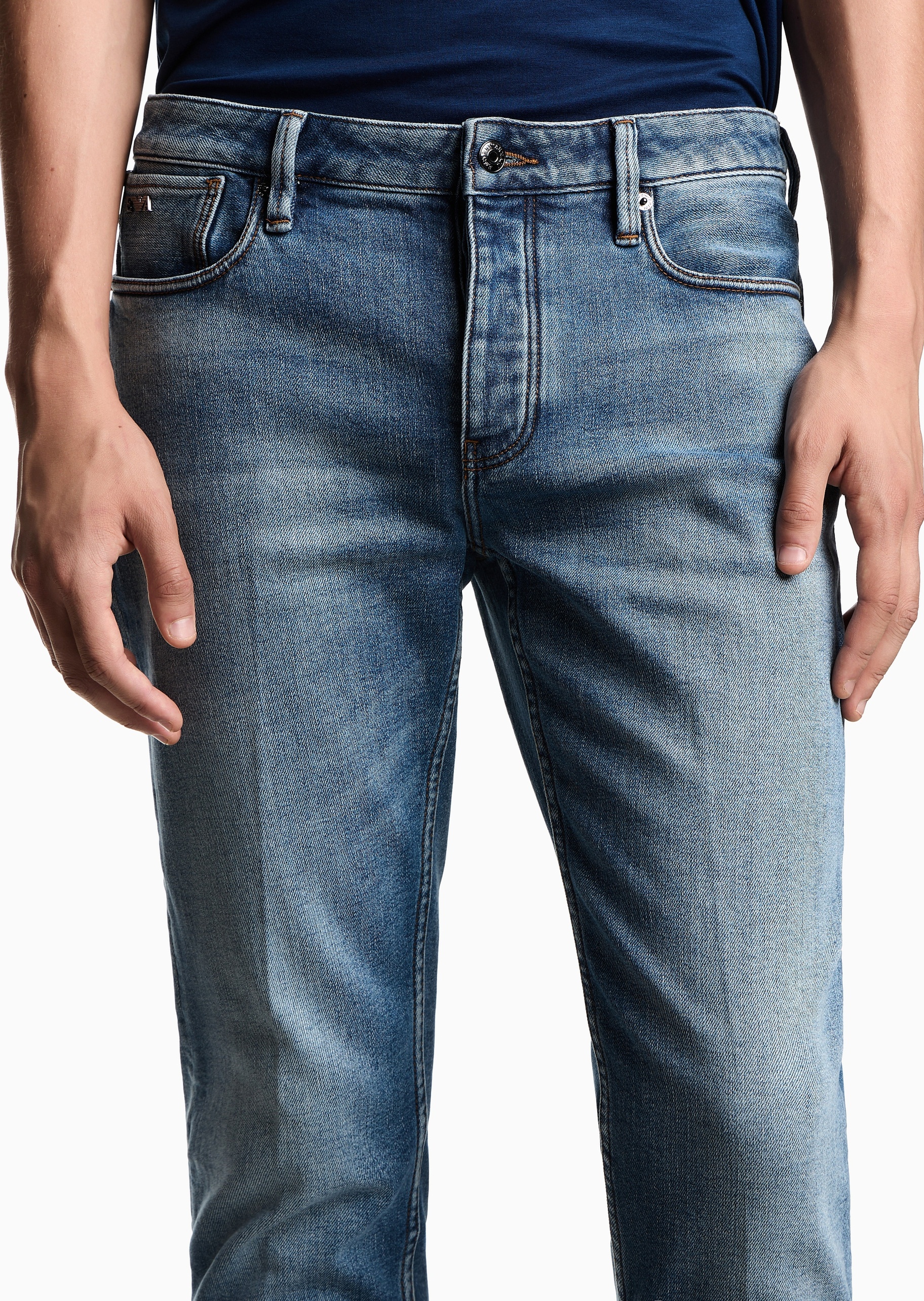 Emporio Armani 男士低腰修身复古做旧微弹牛仔裤