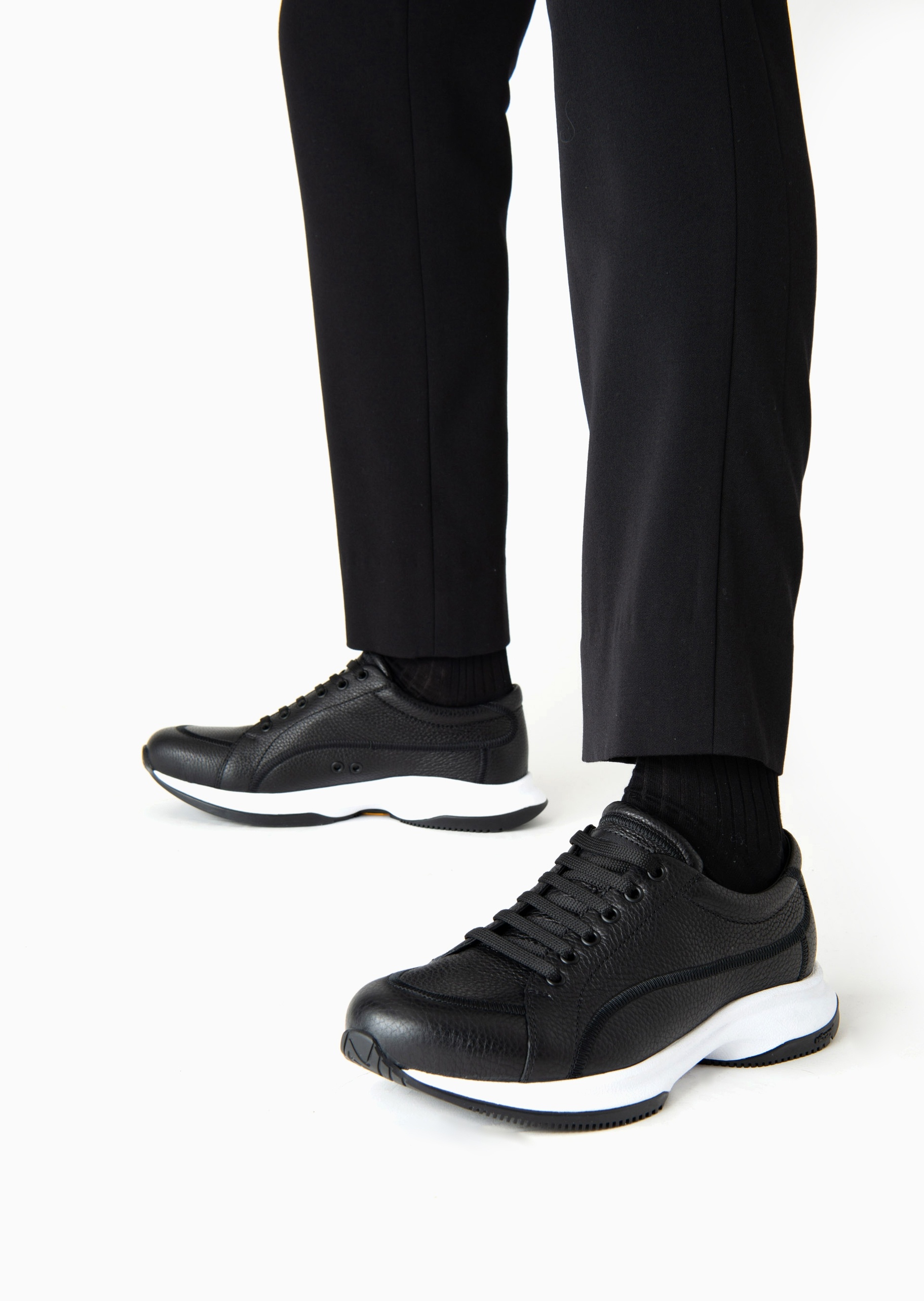 Giorgio Armani 男士鹿皮革系带低帮圆头厚底缝线装饰运动鞋