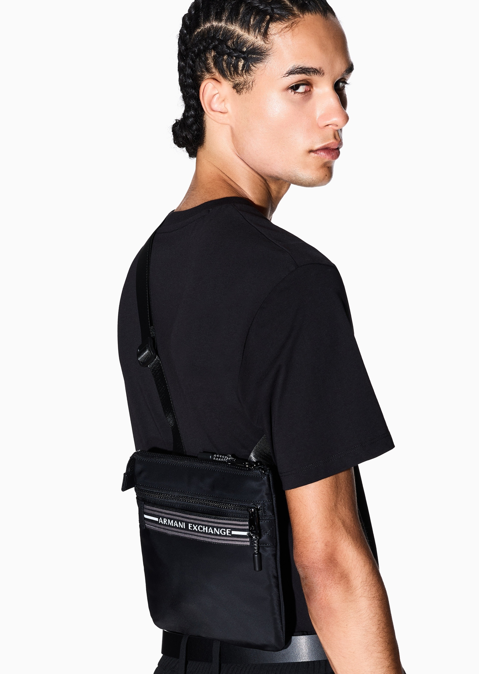 ARMANI EXCHANGE 男士复古商务通勤单肩斜挎邮差包