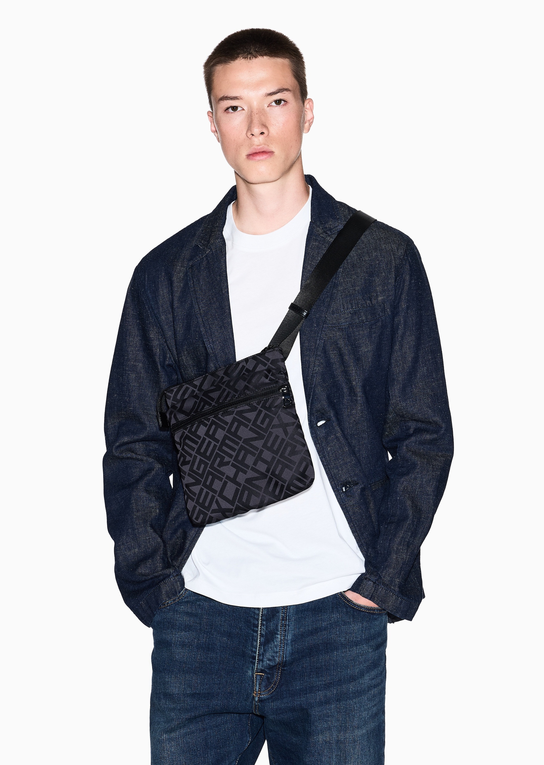 ARMANI EXCHANGE 男士拉链可调节满印单肩斜挎邮差包