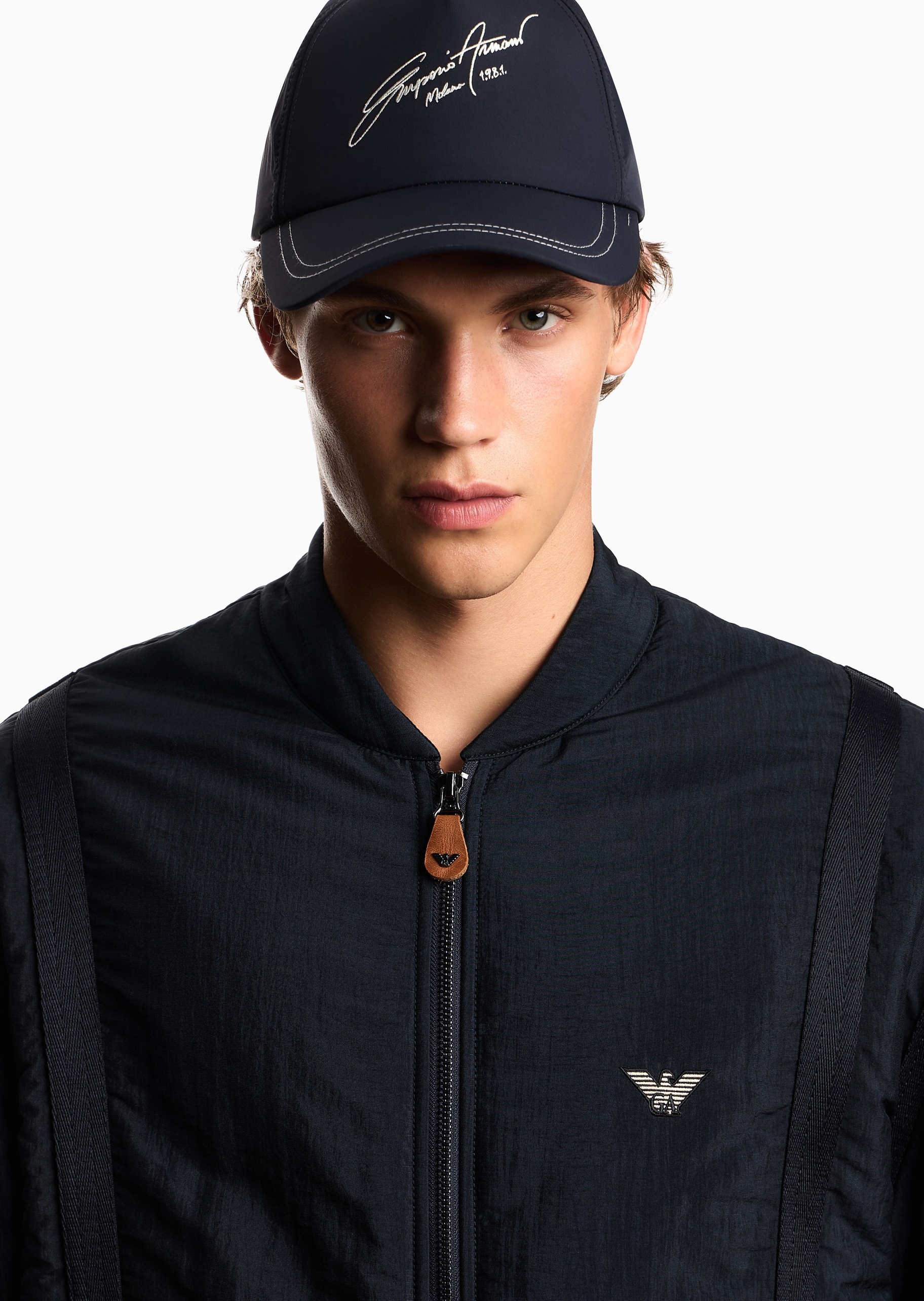 Emporio Armani 男士卡扣圆顶弯檐刺绣休闲棒球帽