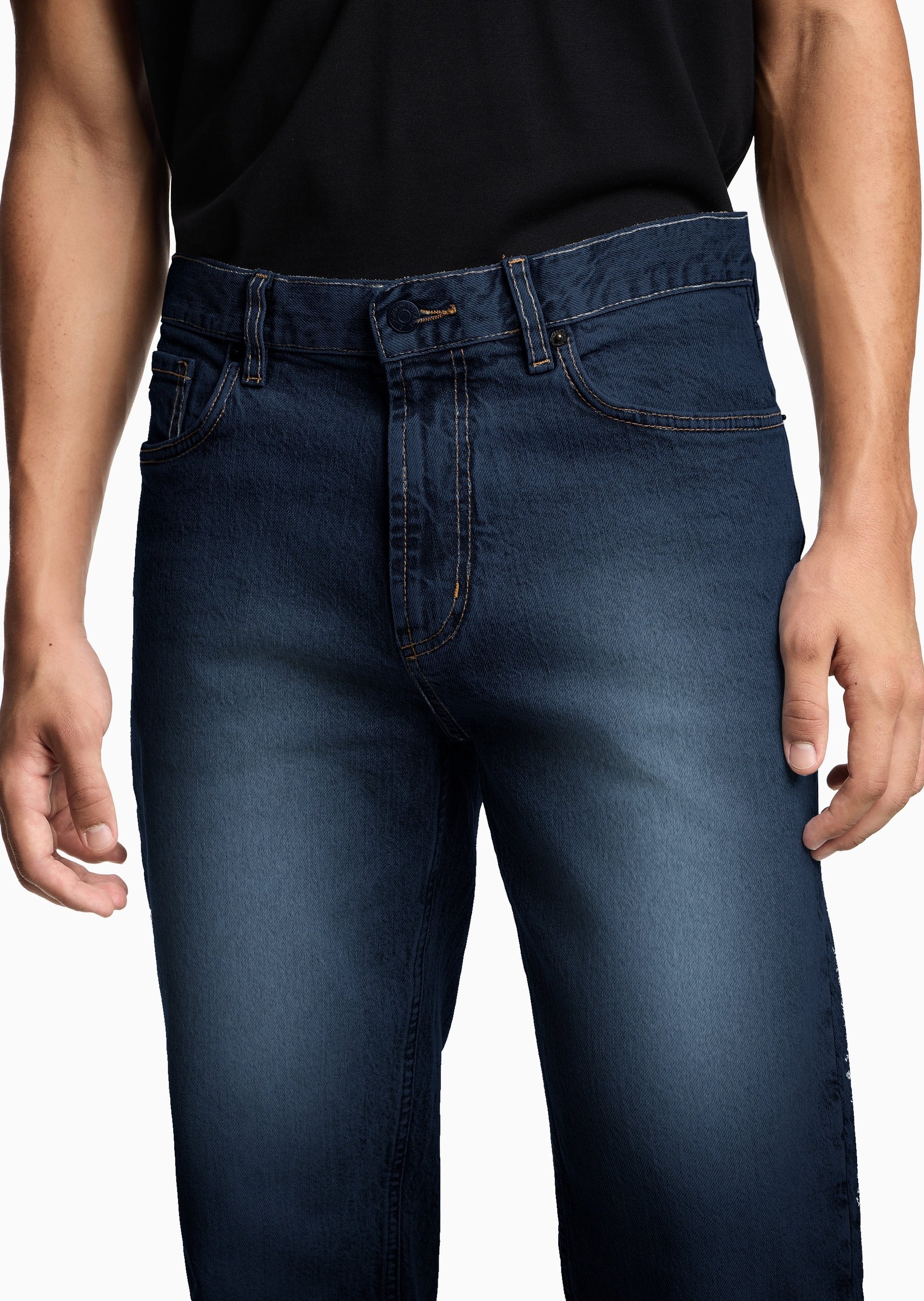 Emporio Armani 男士中腰直筒复古纯棉水洗牛仔裤