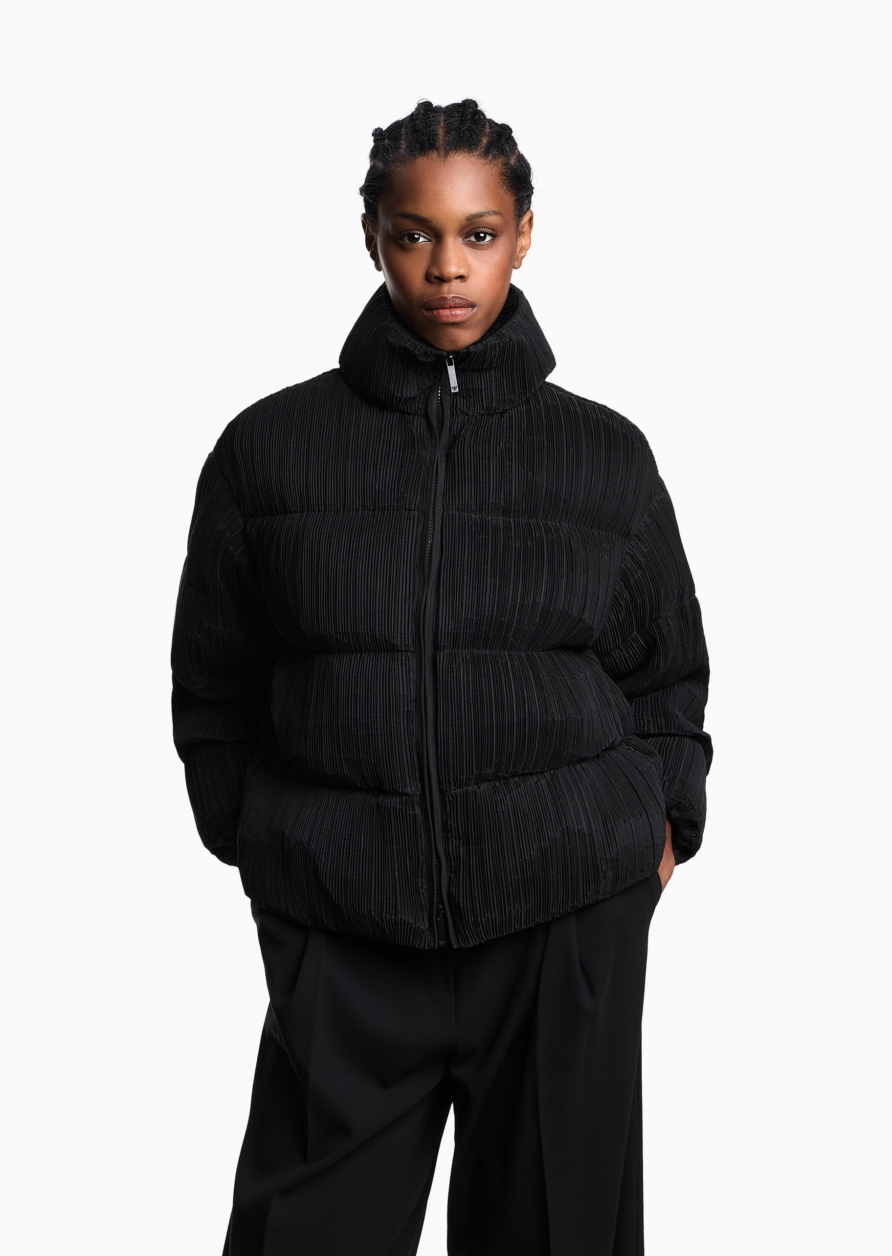 Emporio Armani 女士长袖可收纳连帽褶裥纯色双向拉链棉服