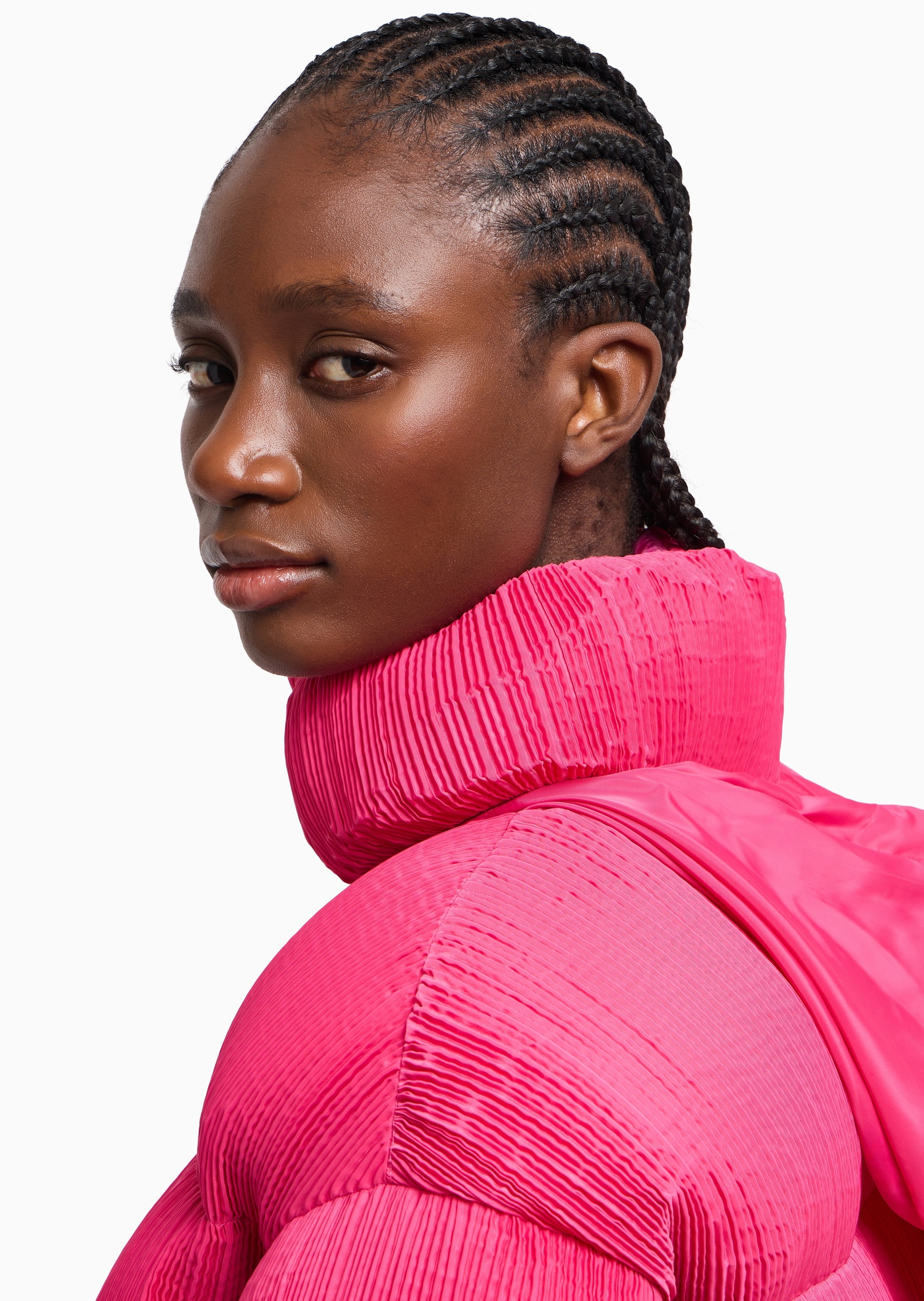 Emporio Armani 女士短款加厚可收纳连帽褶裥纯色拉链棉服