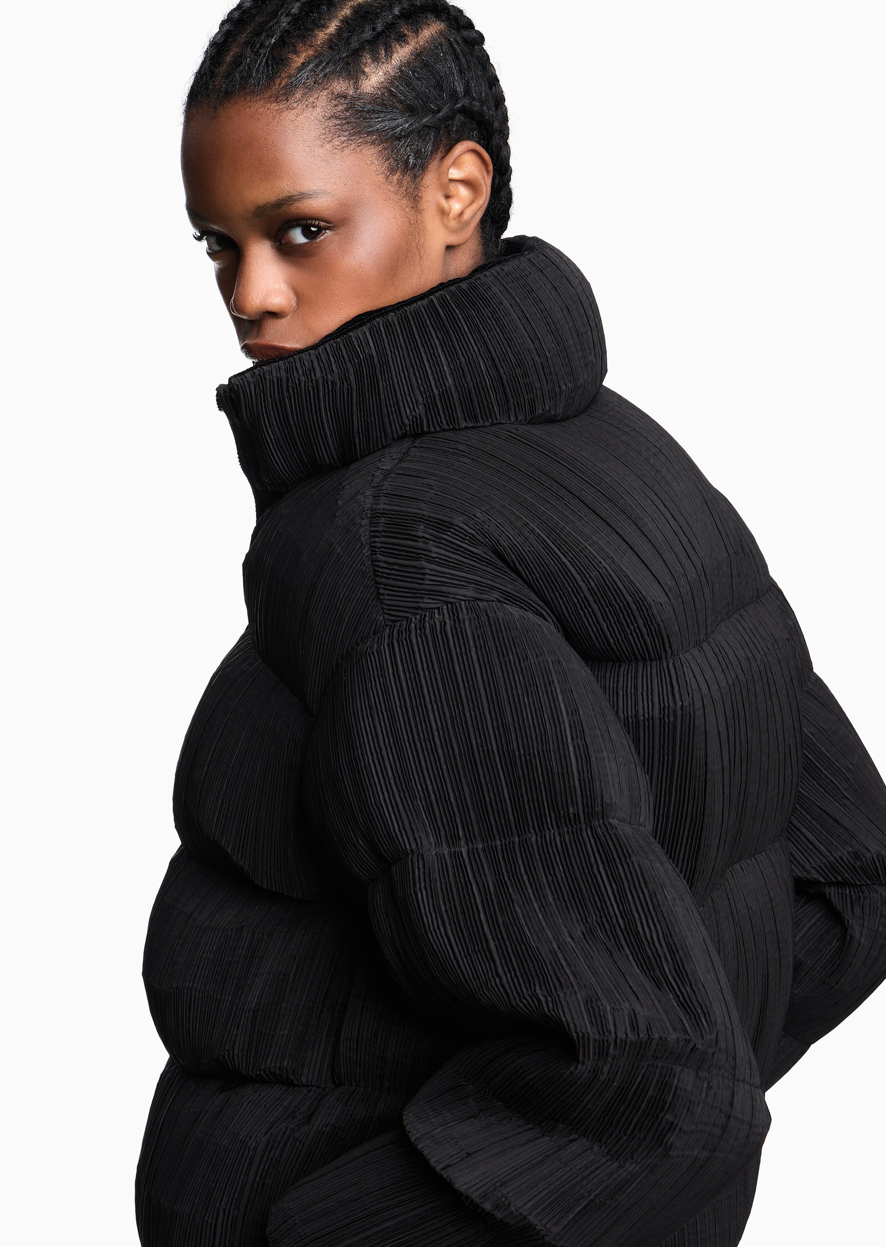 Emporio Armani 女士长袖可收纳连帽褶裥纯色双向拉链棉服