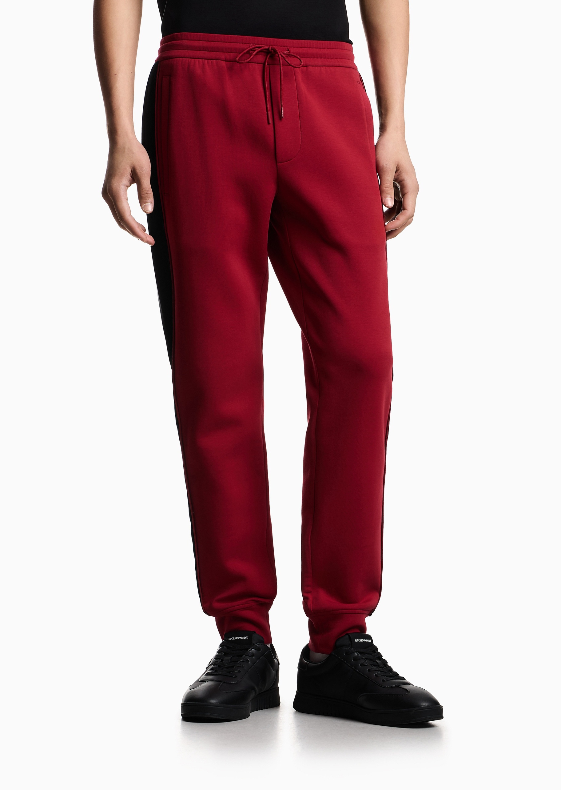 Emporio Armani 马年限定男士合身长款锥形束脚拼接织带卫裤