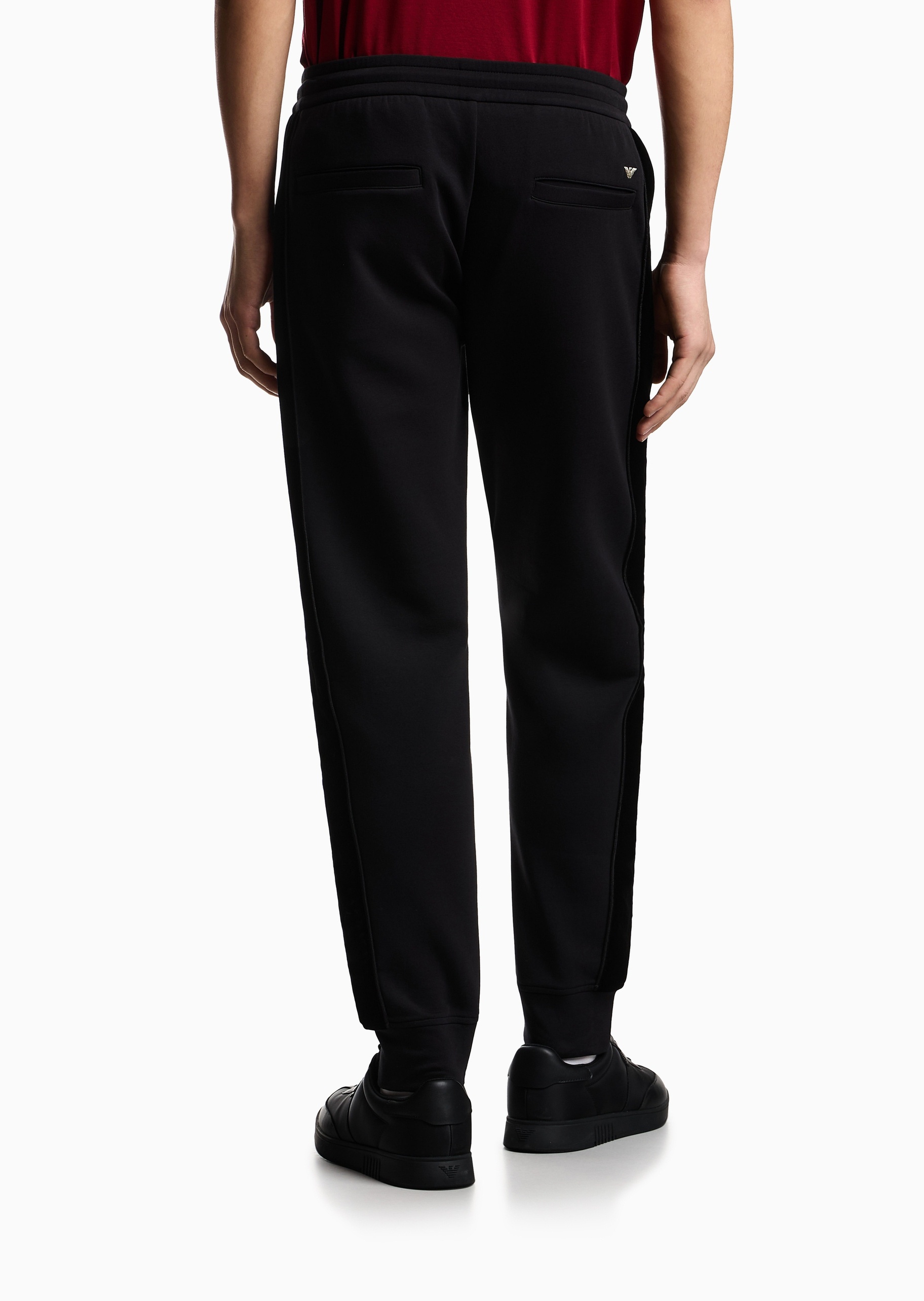 Emporio Armani 马年限定男士合身长款锥形束脚拼接织带卫裤