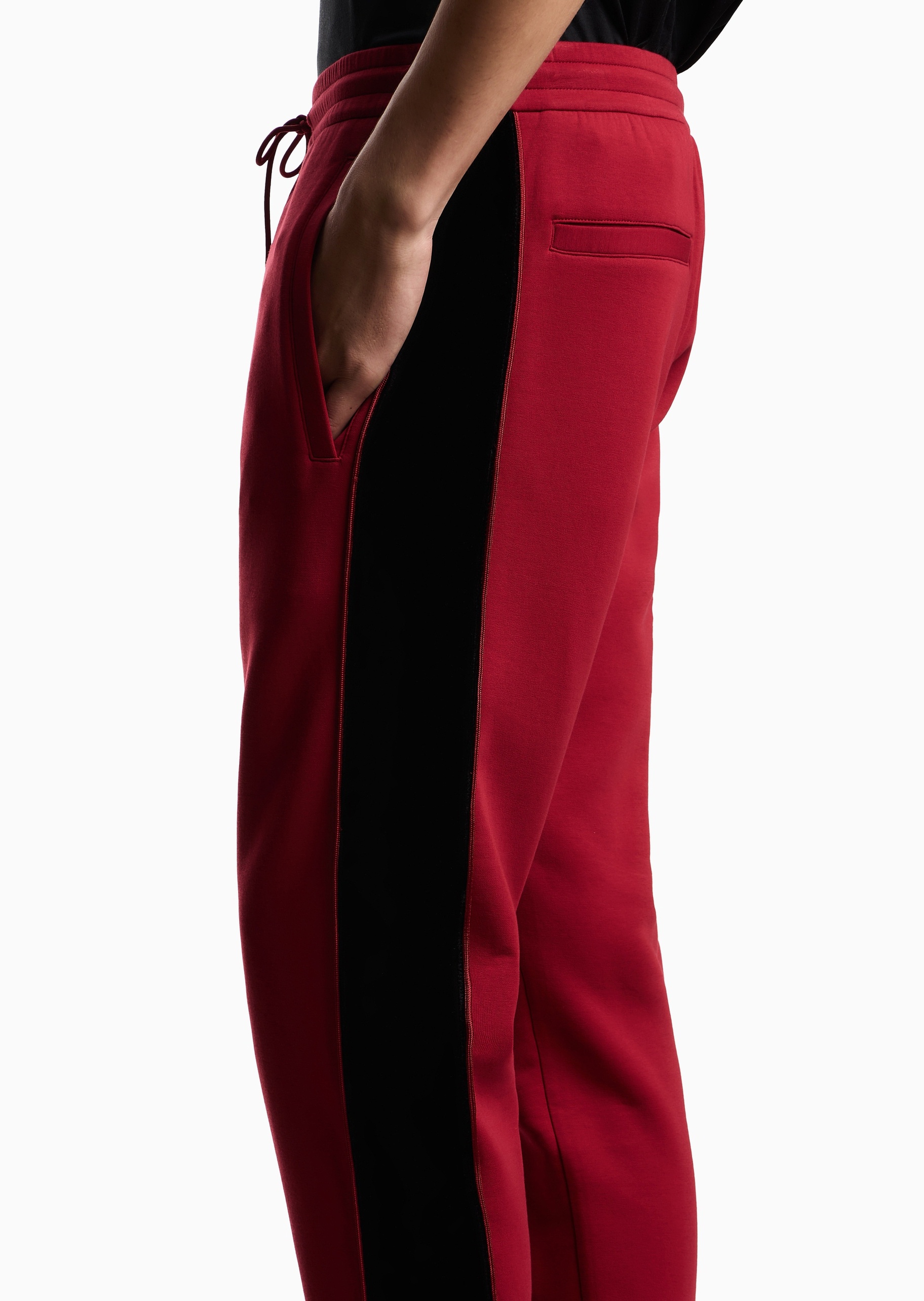 Emporio Armani 马年限定男士合身长款锥形束脚拼接织带卫裤