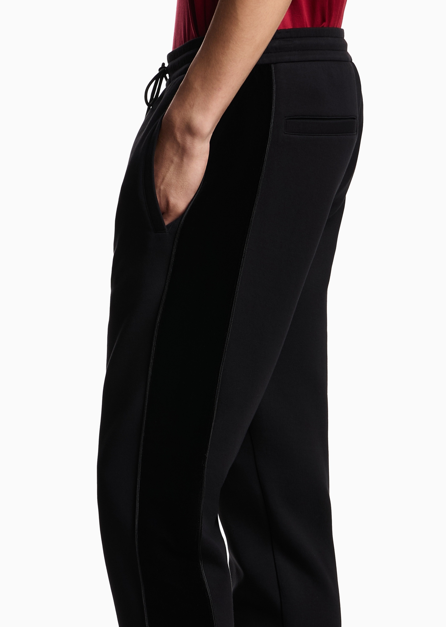 Emporio Armani 马年限定男士合身长款锥形束脚拼接织带卫裤