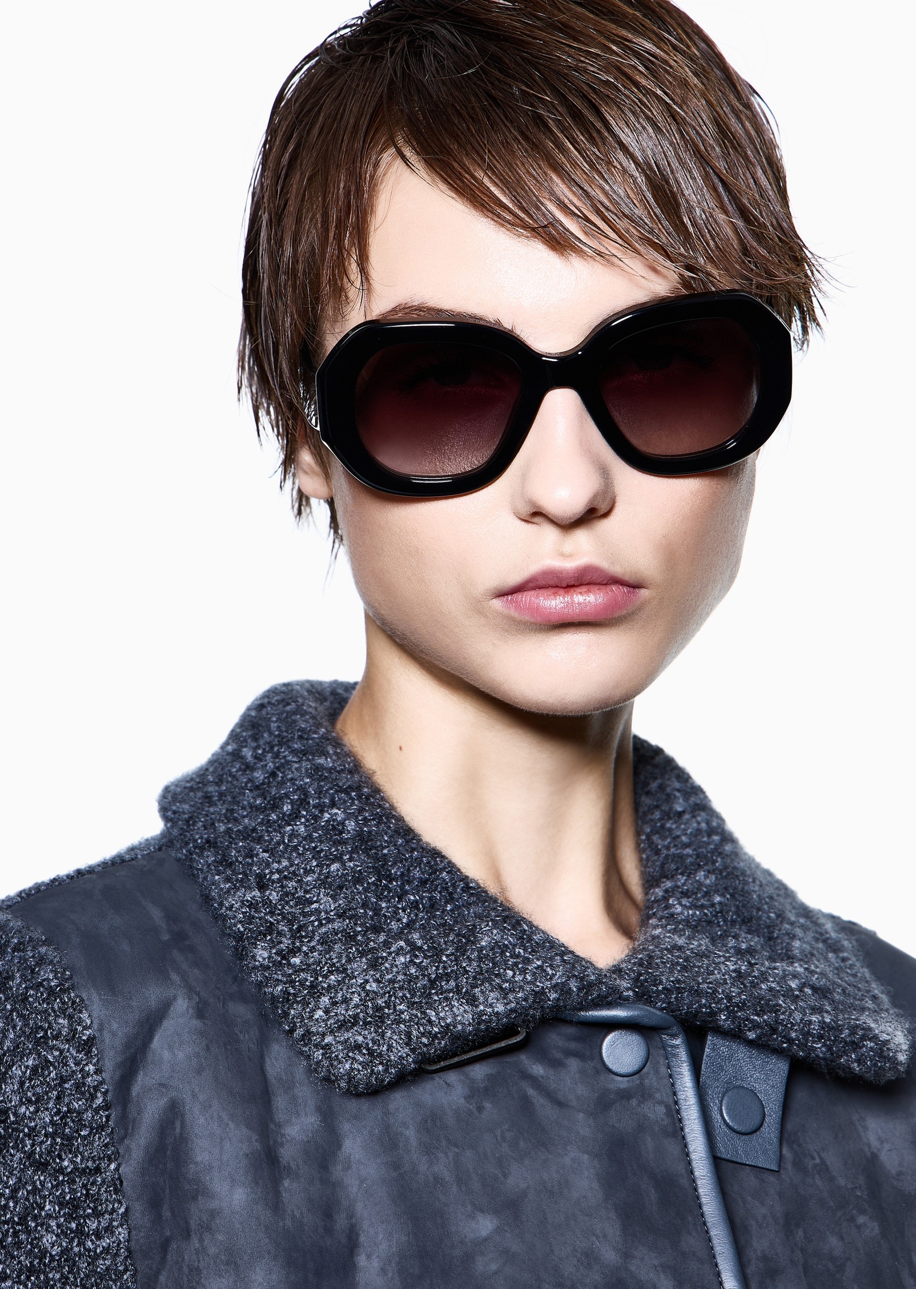 Giorgio Armani 女士方形粗框波浪镜腿遮阳太阳眼镜