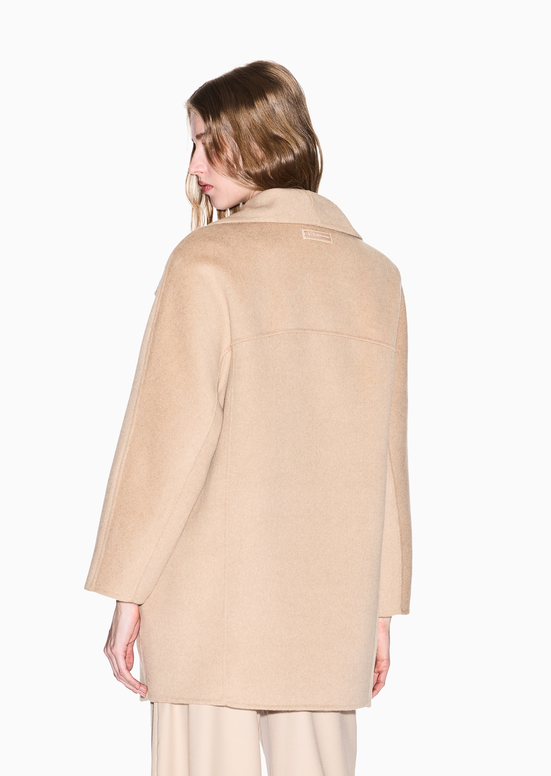 女士双排扣宽松落肩休闲绒感翻领通勤短大衣