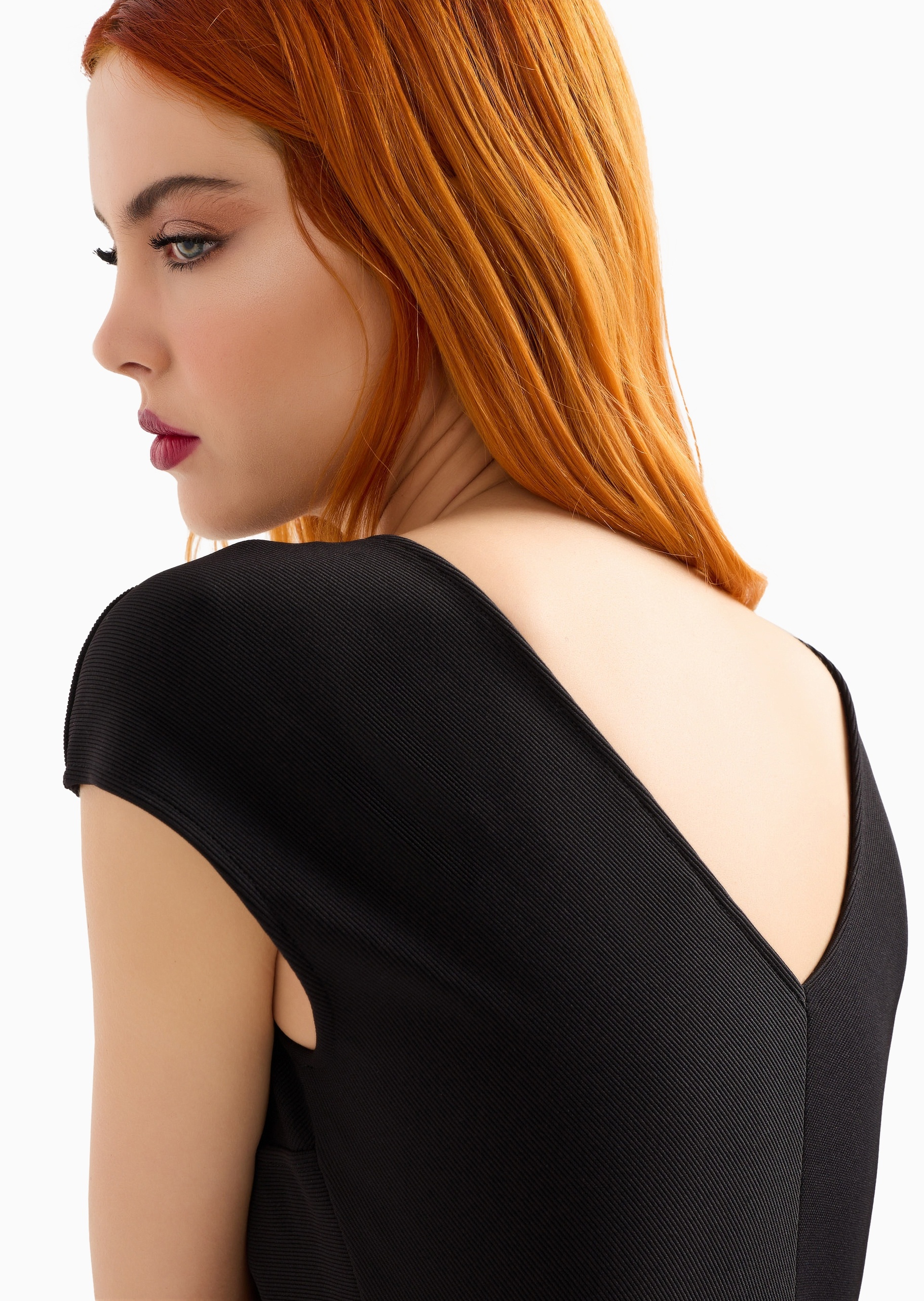女士弹力合身短袖短款V领收腰纯色连衣裙| 连衣裙-女士| ARMANI EXCHANGE®中国官网