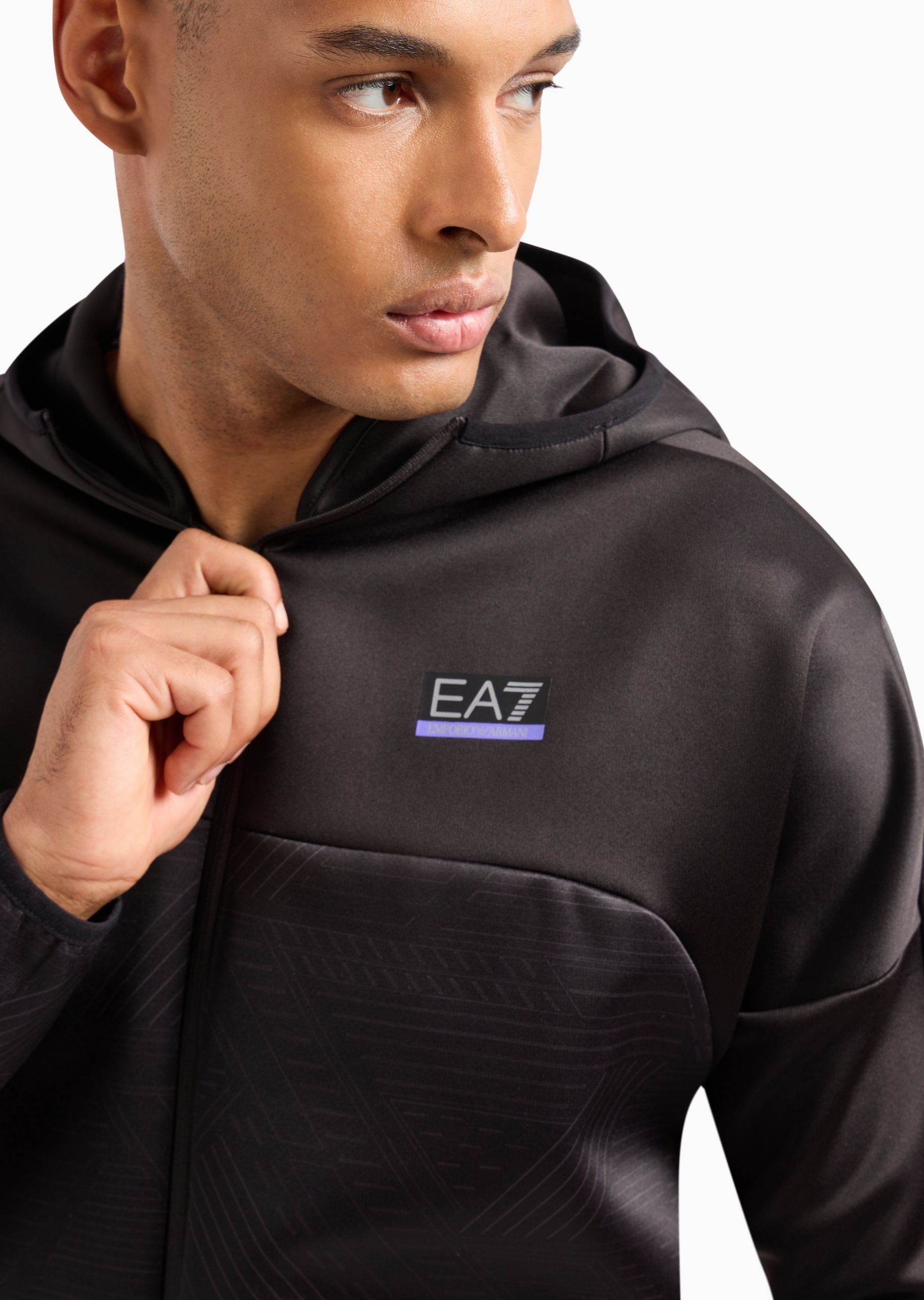 男士VIGOR7修身长袖连帽运动卫衣外套| 卫衣外套-男士| EA7®中国官网