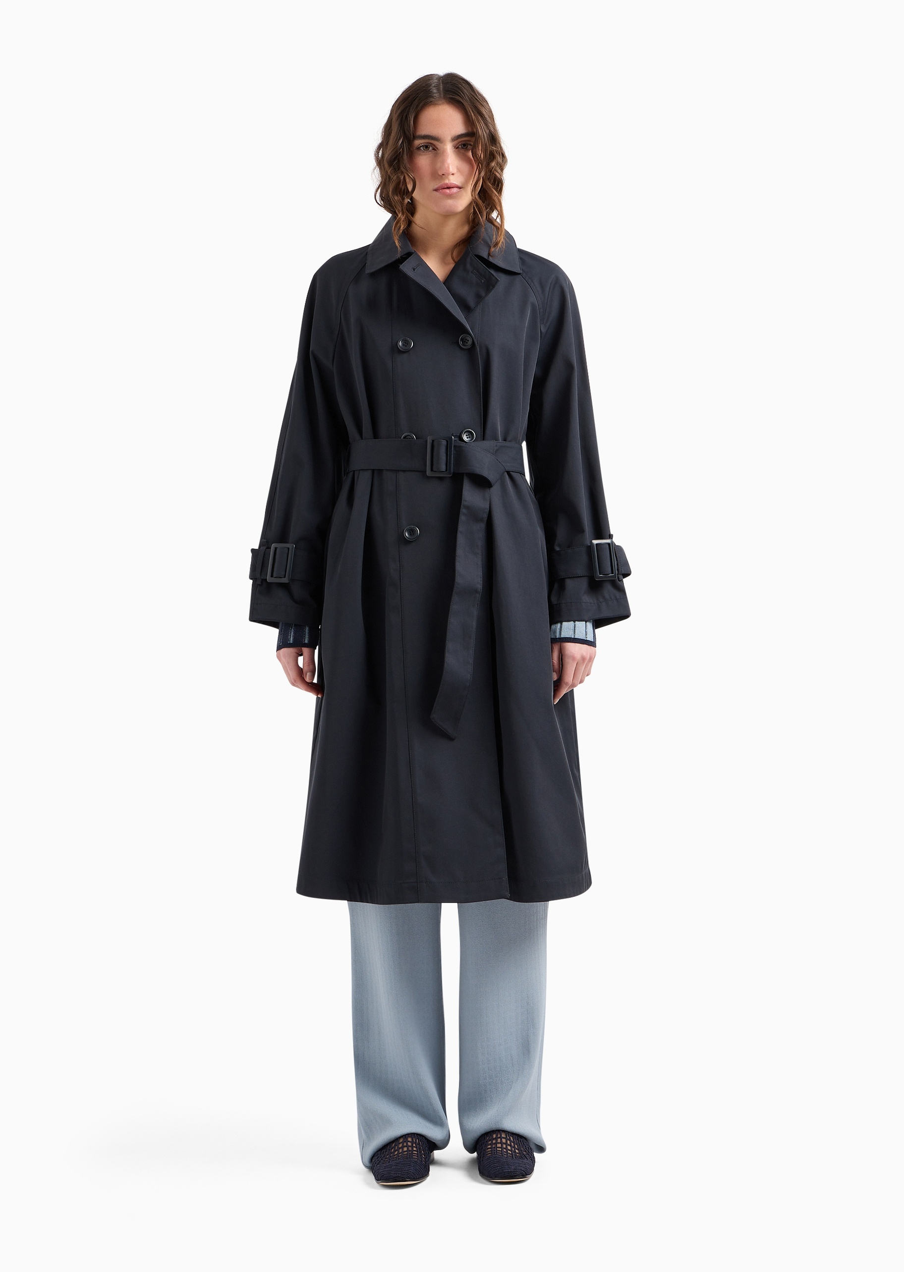 女士宽松长袖中长款翻领插肩双排扣束腰风衣| 外套-女士| EMPORIO ARMANI®中国官网