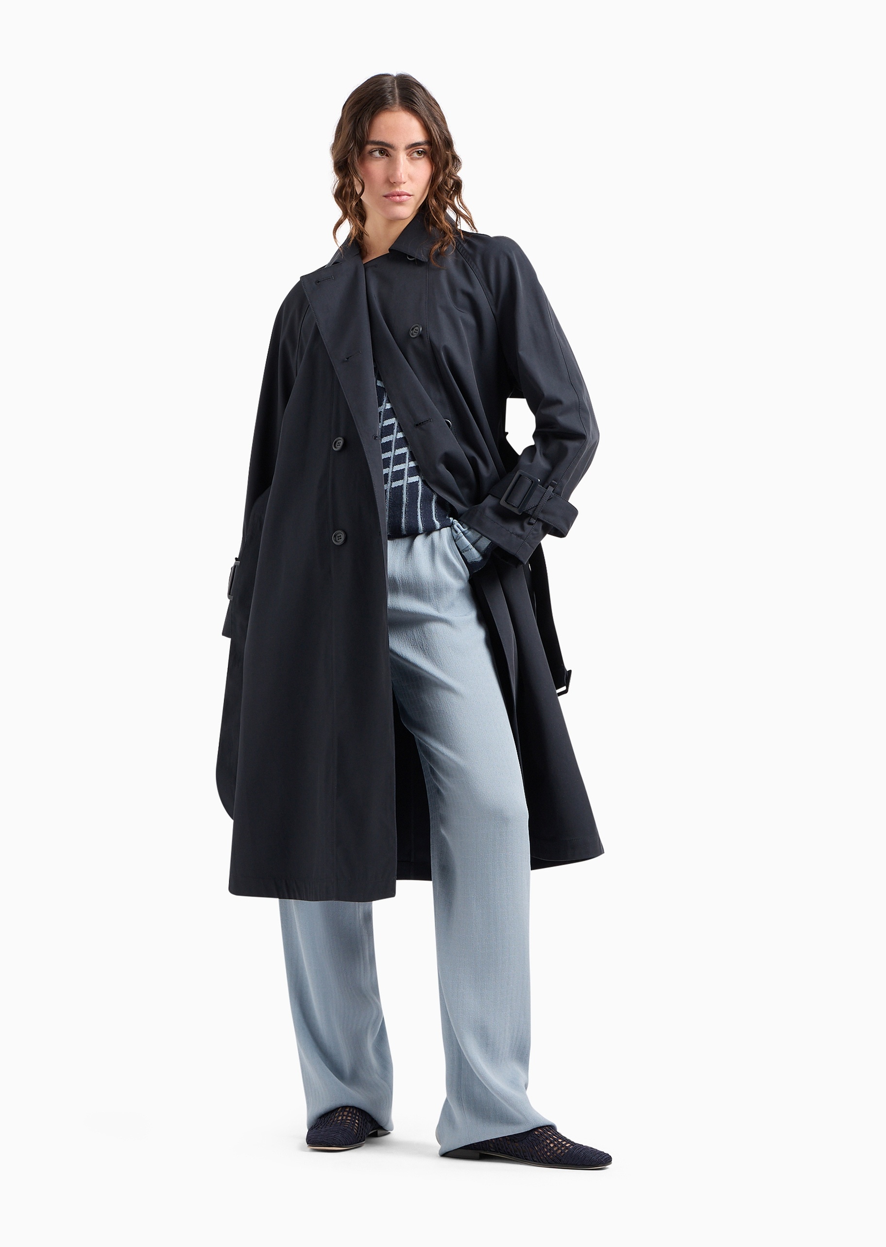 女士宽松长袖中长款翻领插肩双排扣束腰风衣| 外套-女士| EMPORIO ARMANI®中国官网