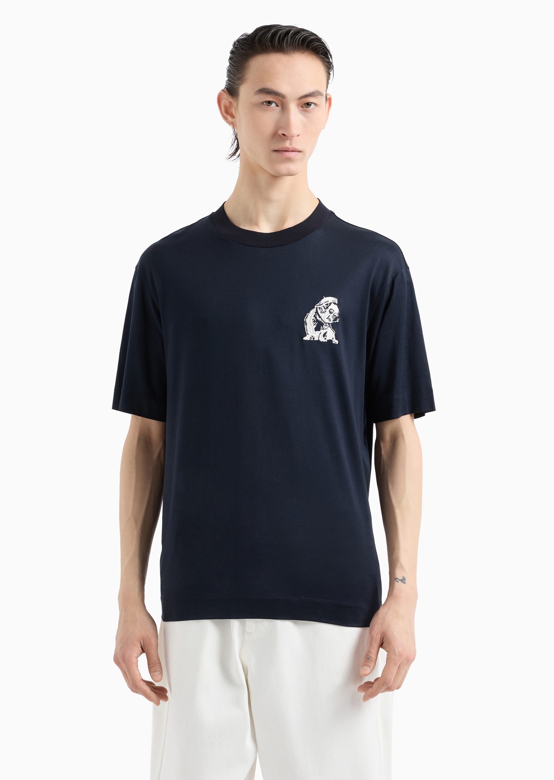 男士莱赛尔合身短袖圆领斗牛犬刺绣T恤| T恤-男士| Emporio Armani®中国官网
