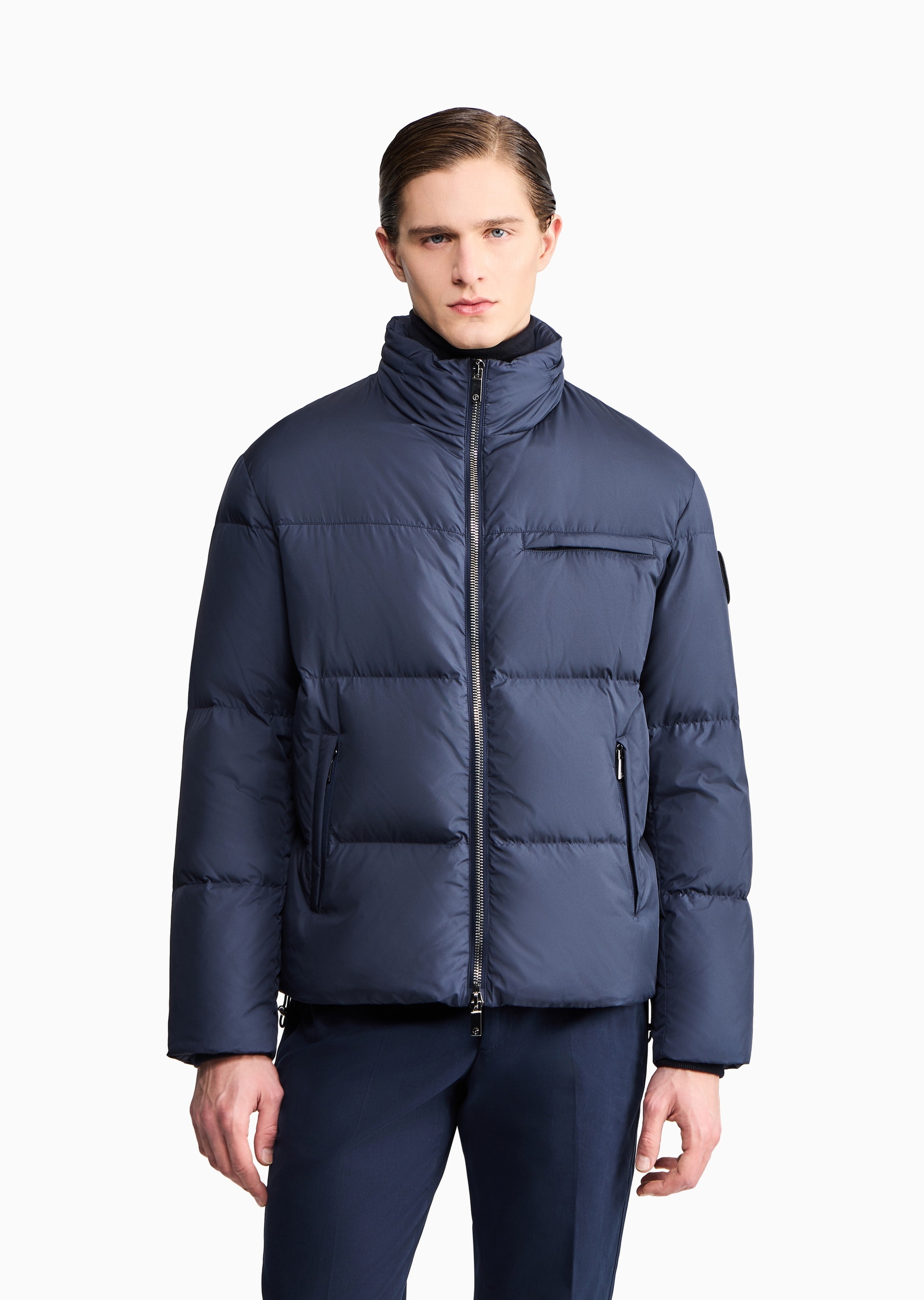 服饰丨卫衣与外套与夹克-男士丨Giorgio Armani®中国官网 服饰丨卫衣与外套与夹克-男士丨Giorgio Armani®中国官网