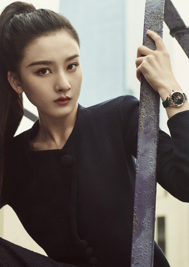 Emporio Armani 宋祖儿同款女士纹镂空机械腕表