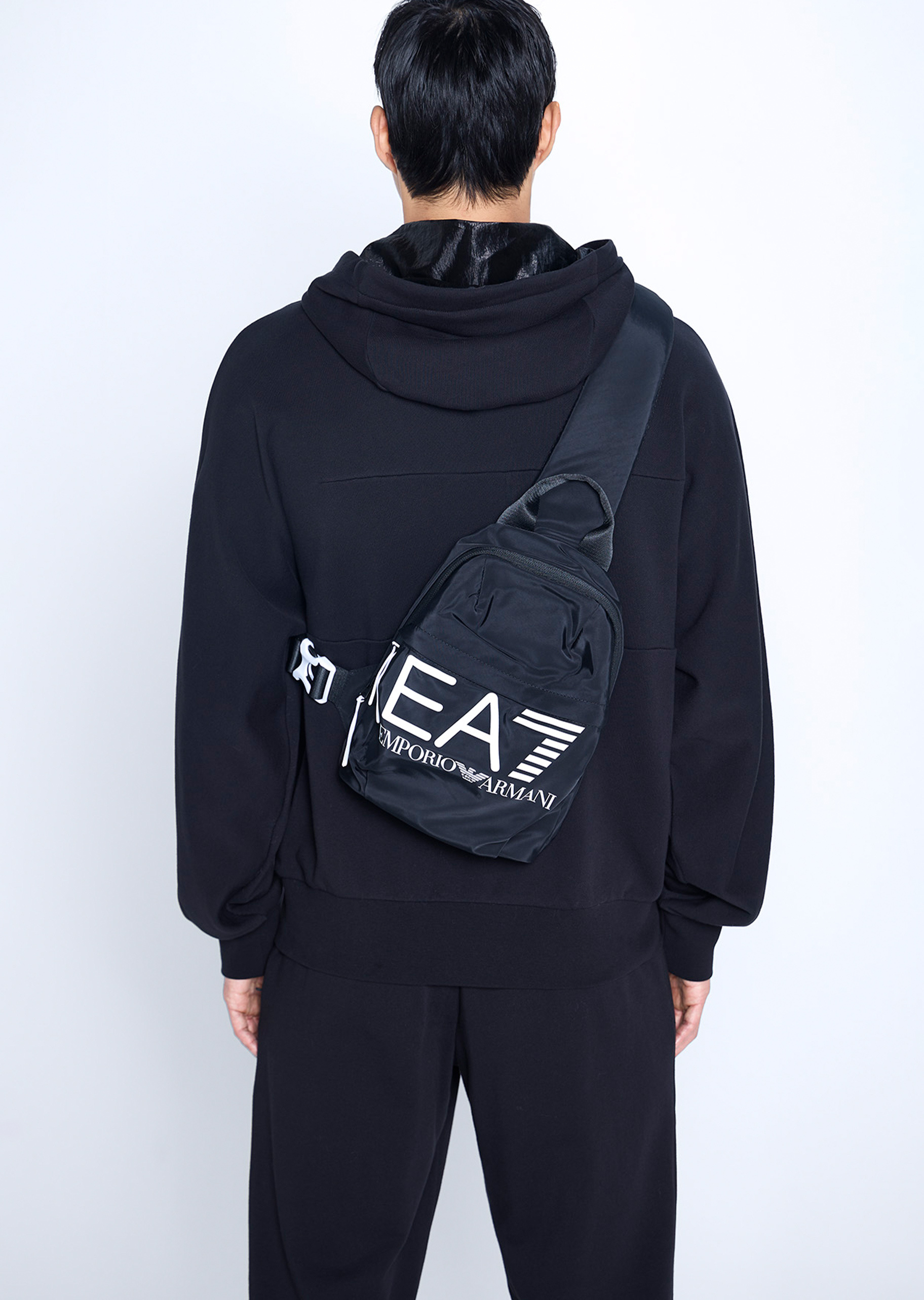 EA7 男女同款环绕拉链调节插扣肩带健身斜挎腰包
