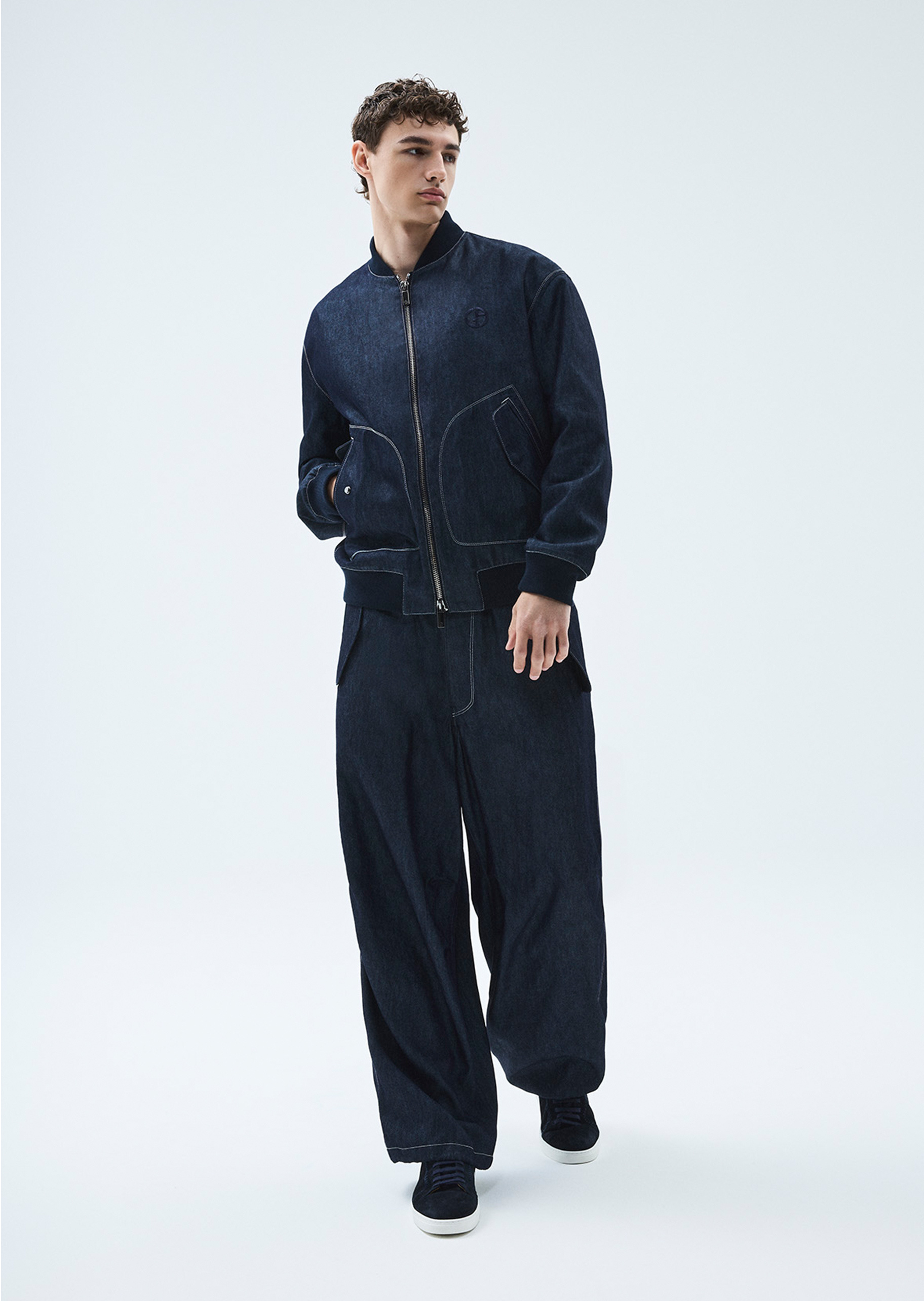 ✳︎ARMANI COLLZIONI✳︎ 紺色ジャケット/Mサイズ/ボタンスペアあり ✳︎ARMANI COLLZIONI✳︎ 紺色ジャケット/Mサイズ/ボタンスペアあり