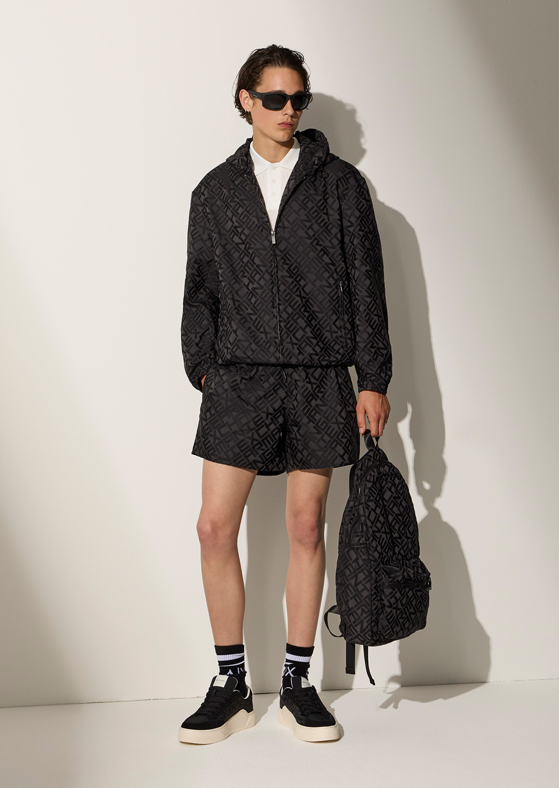 ARMANI EXCHANGE 男士系带短款满印字母徽标沙滩裤