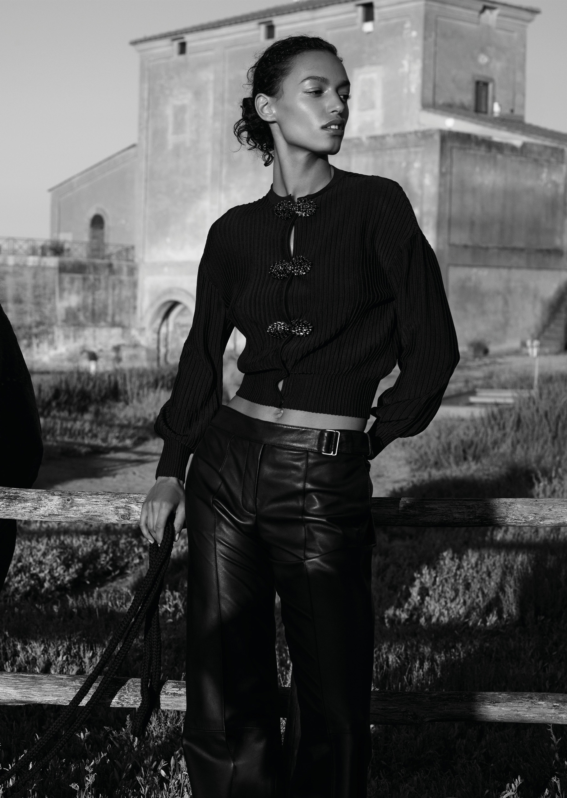 Emporio Armani 女士灯笼袖短款珠宝缀饰楼梯布针织开衫