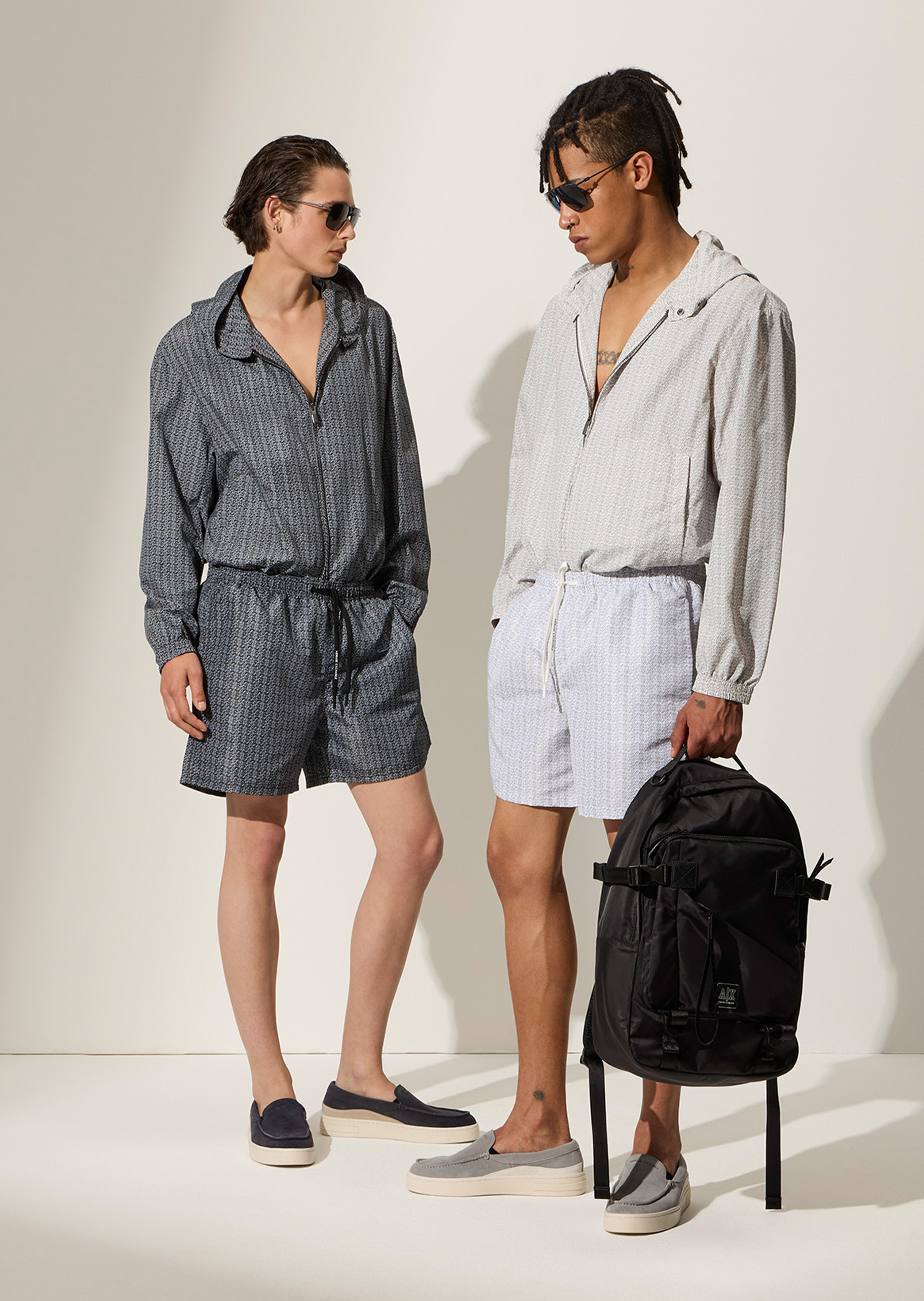 ARMANI EXCHANGE 男士松紧系带短款满印LOGO沙滩裤