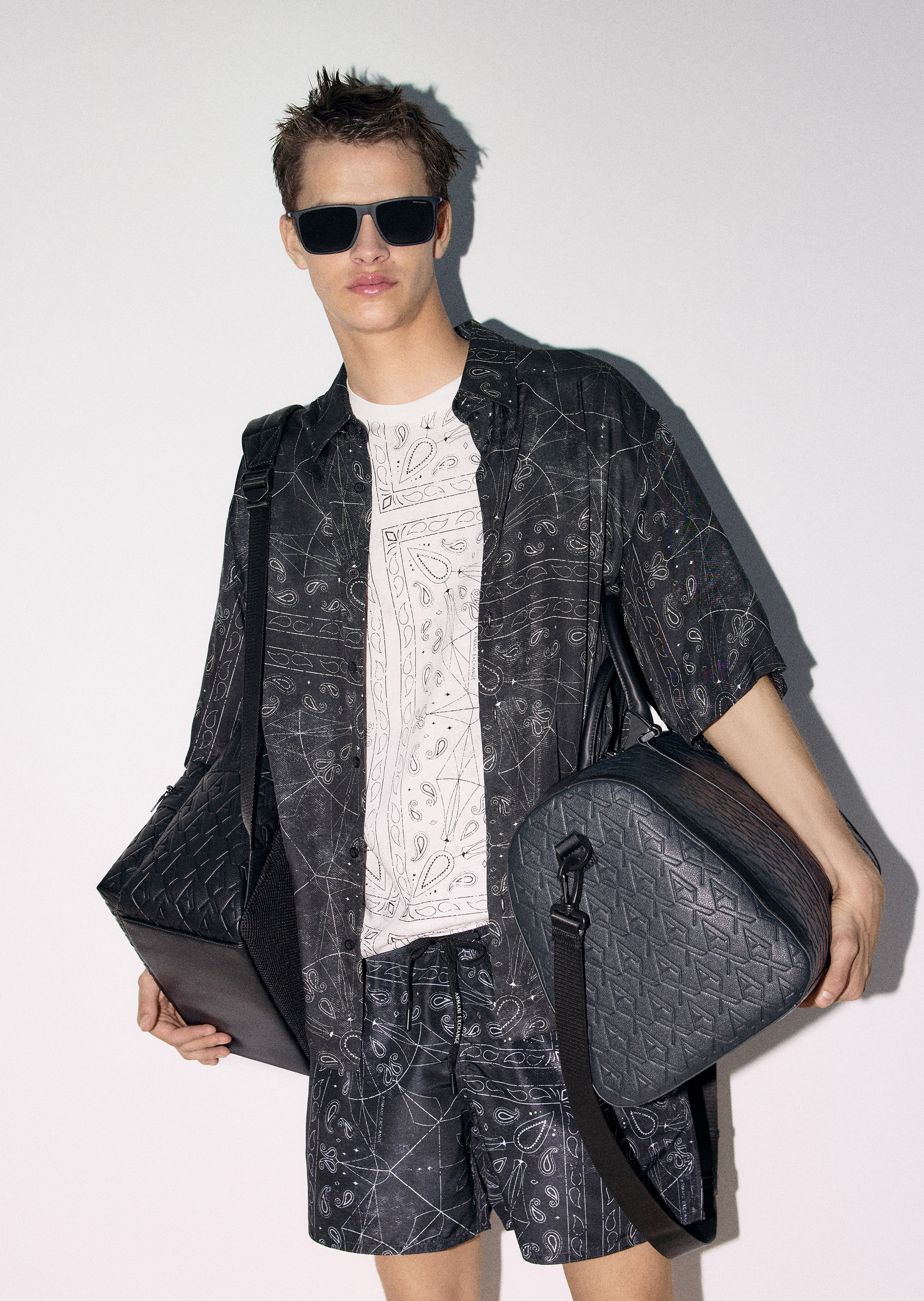 ARMANI EXCHANGE 男士拉链圆形大容量老花手提双肩包