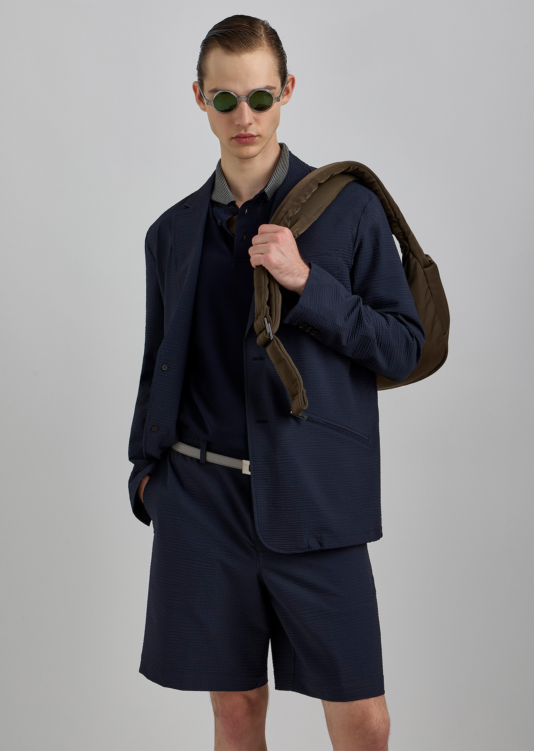 Emporio Armani 男士拉链可调节肩带通勤单肩斜挎包
