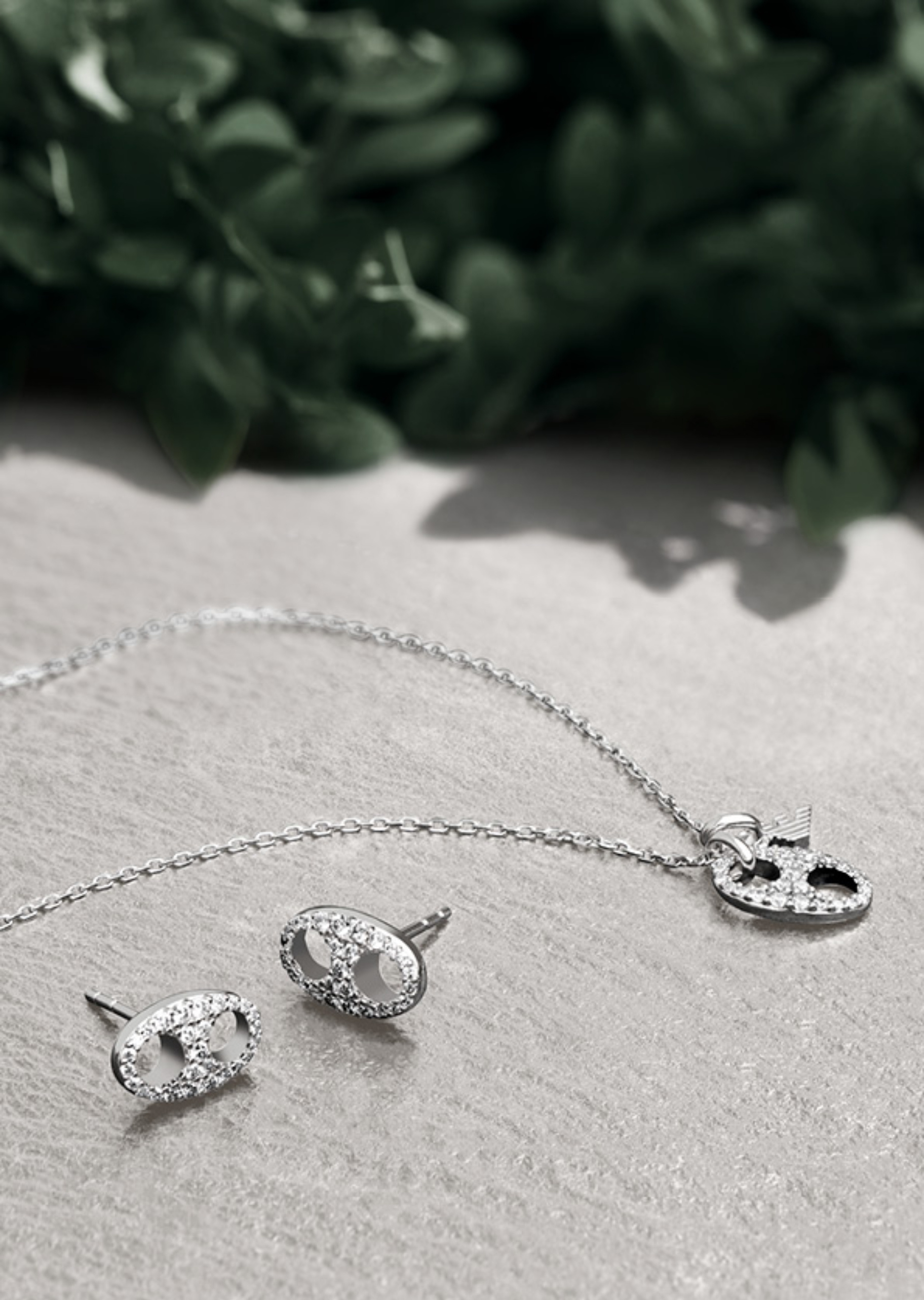 Emporio Armani 女士银质锆石镶嵌猪鼻鹰标龙虾扣项链