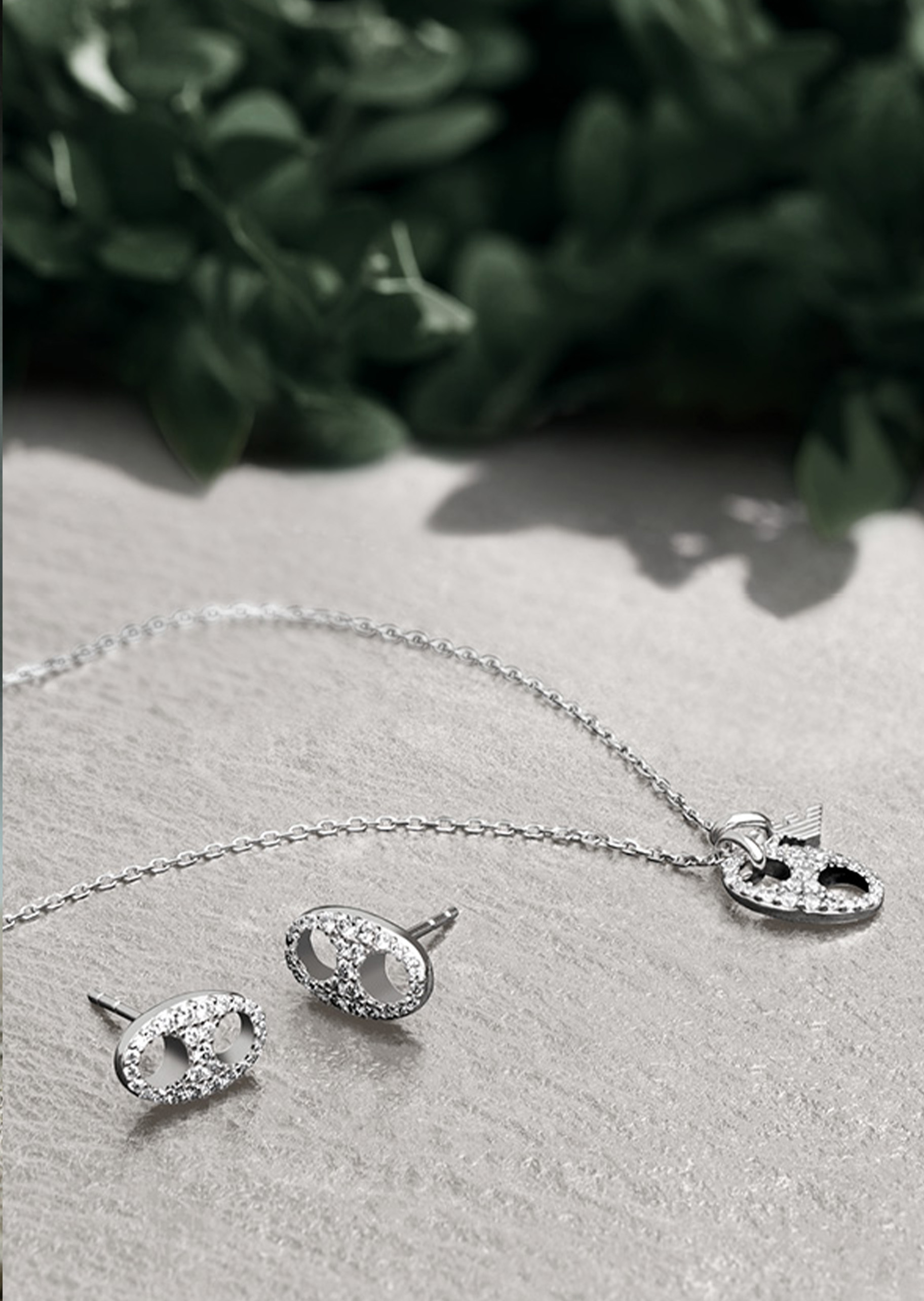 Emporio Armani 女士银质锆石镶嵌猪鼻简约直针耳钉