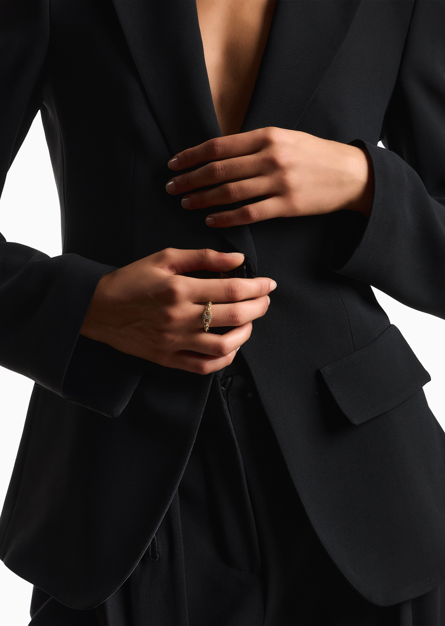 Emporio Armani 女士金色小猪鼻子锆石时尚潮流戒指