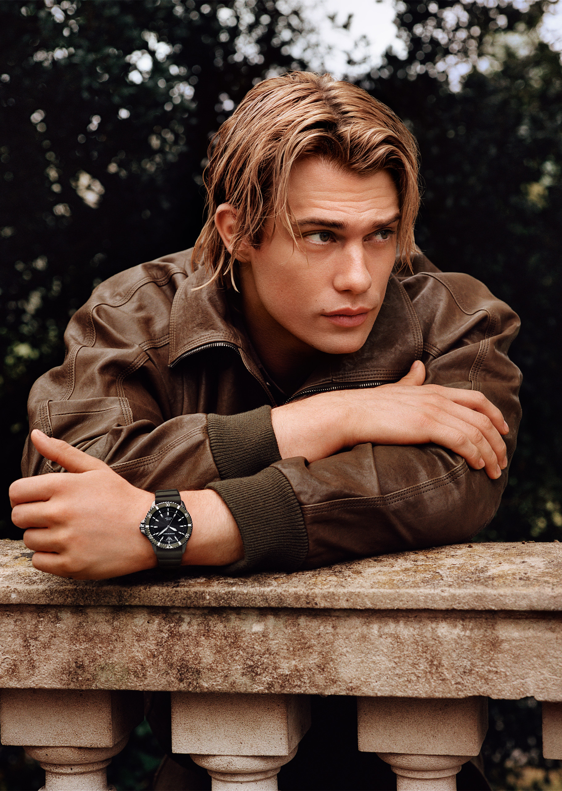 Emporio Armani 男士圆形大表盘运动太阳能手表腕表