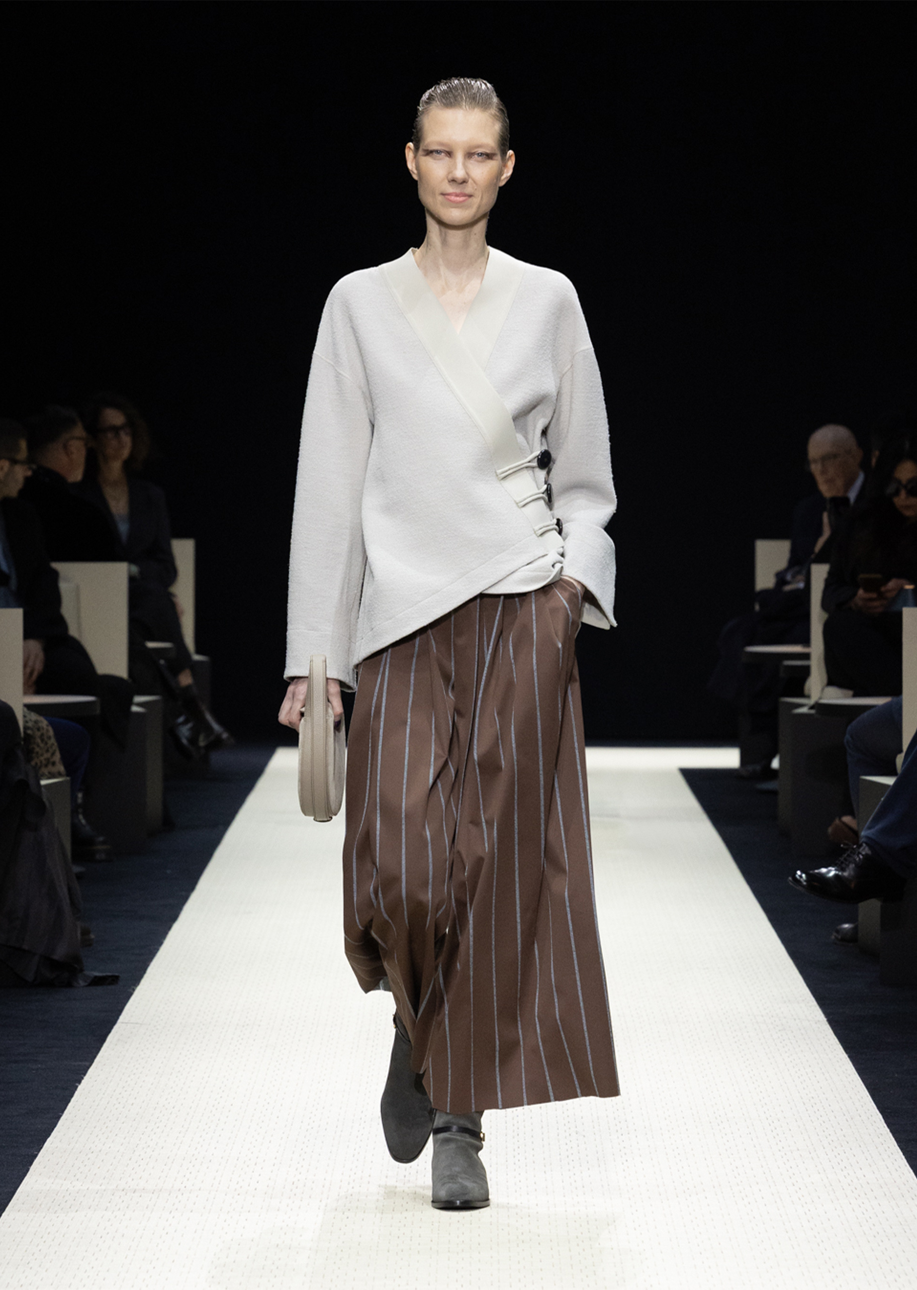 Giorgio Armani 女士绒面革侧拉链短筒休闲时尚秀场同款靴子